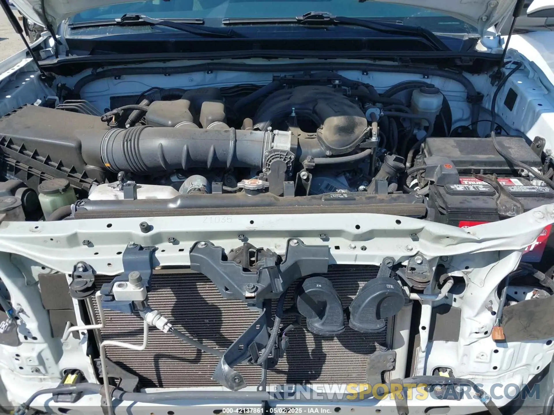 10 Photograph of a damaged car JTEZU5JRXK5209477 TOYOTA 4RUNNER 2019