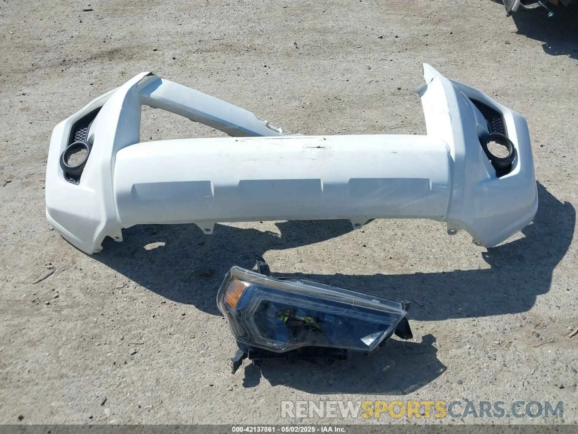 12 Photograph of a damaged car JTEZU5JRXK5209477 TOYOTA 4RUNNER 2019