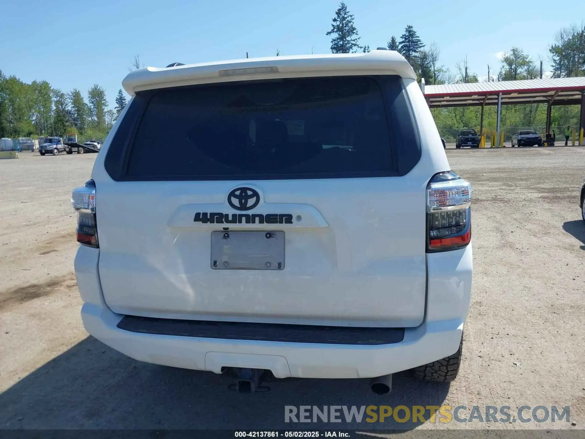 17 Photograph of a damaged car JTEZU5JRXK5209477 TOYOTA 4RUNNER 2019
