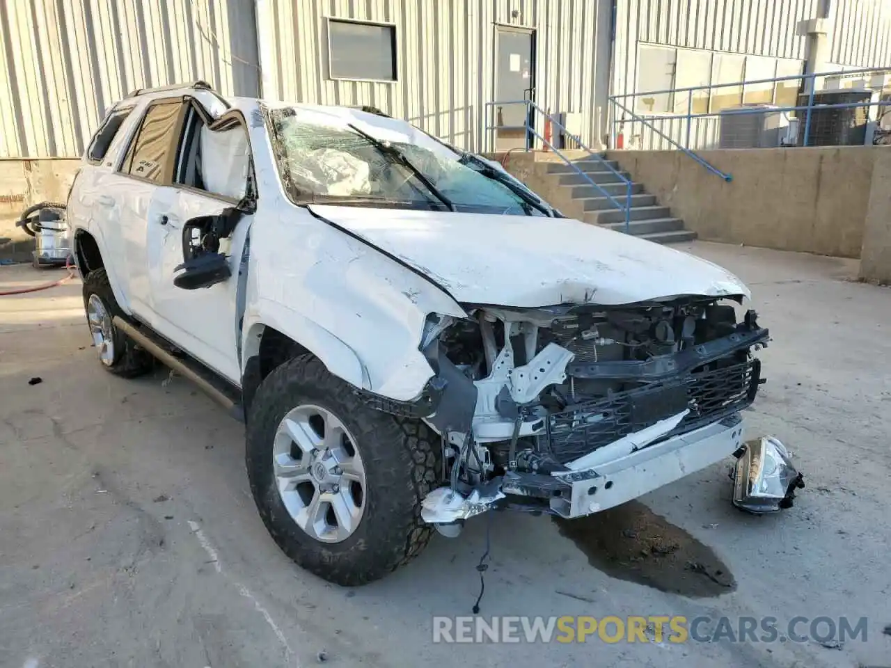 1 Photograph of a damaged car JTEBU5JR0L5741453 TOYOTA 4RUNNER 2020