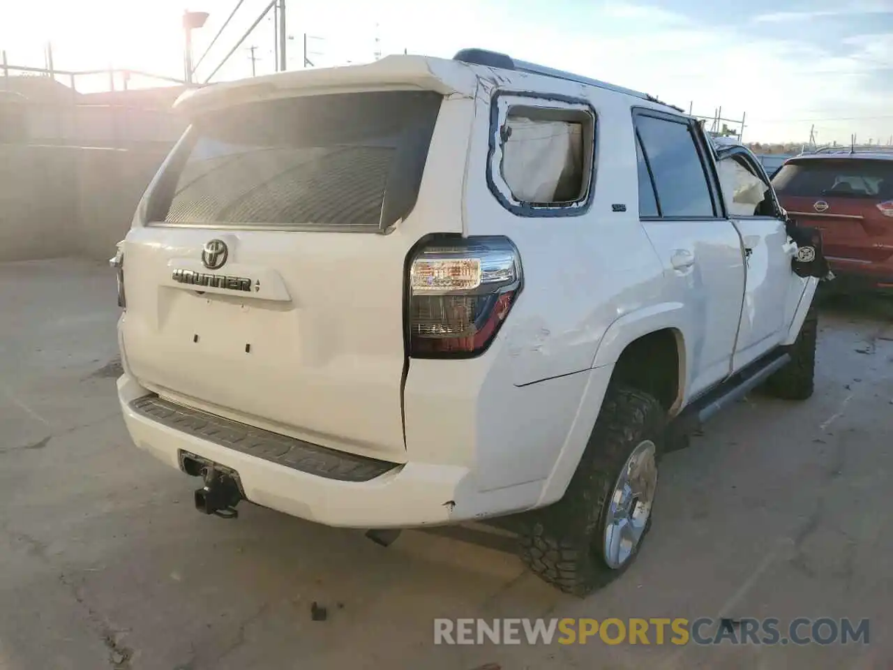 4 Photograph of a damaged car JTEBU5JR0L5741453 TOYOTA 4RUNNER 2020