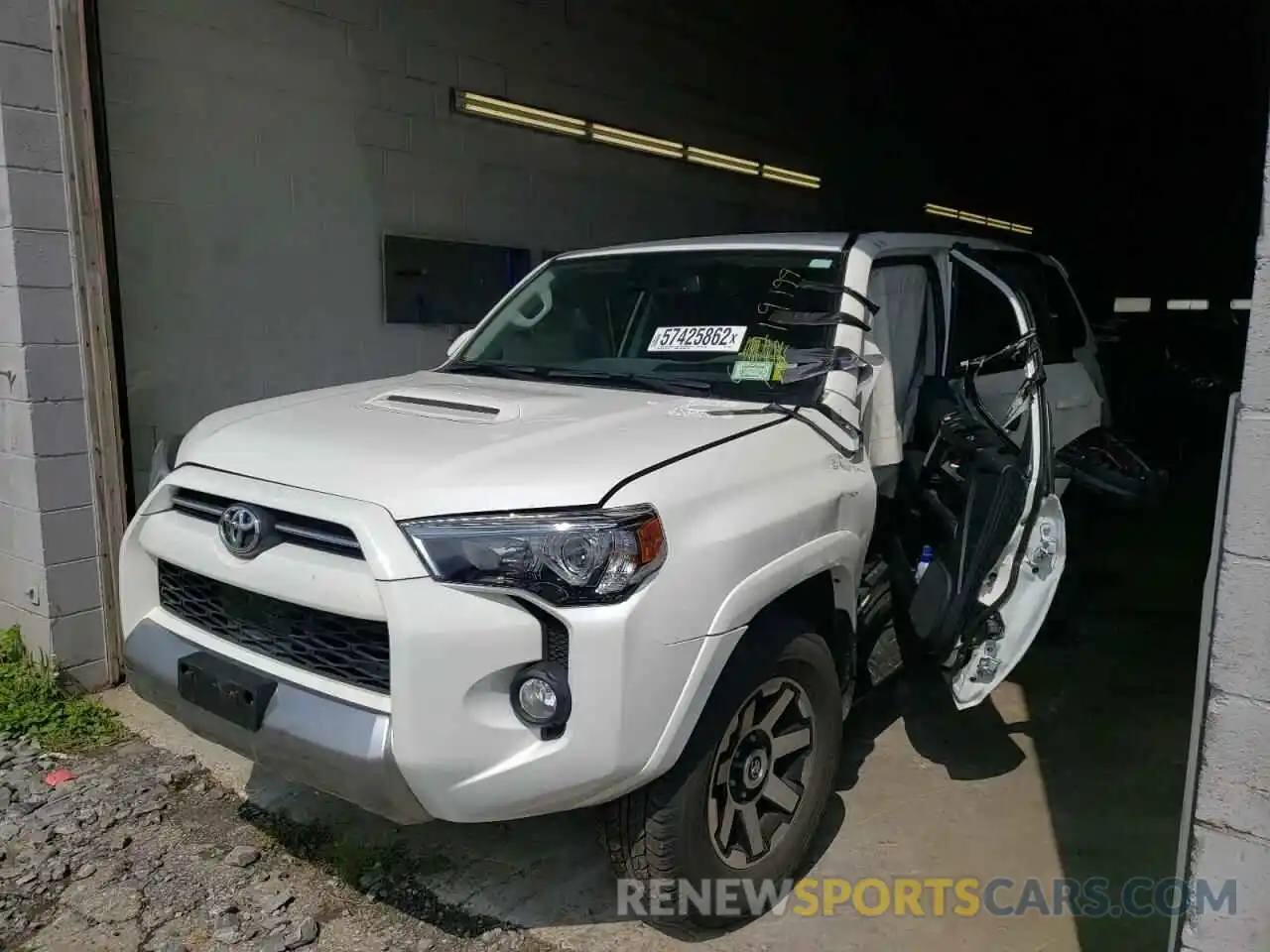 2 Photograph of a damaged car JTEBU5JR0L5741937 TOYOTA 4RUNNER 2020