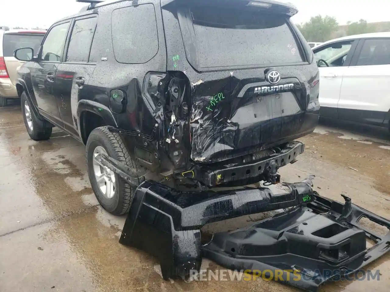 3 Photograph of a damaged car JTEBU5JR0L5743851 TOYOTA 4RUNNER 2020