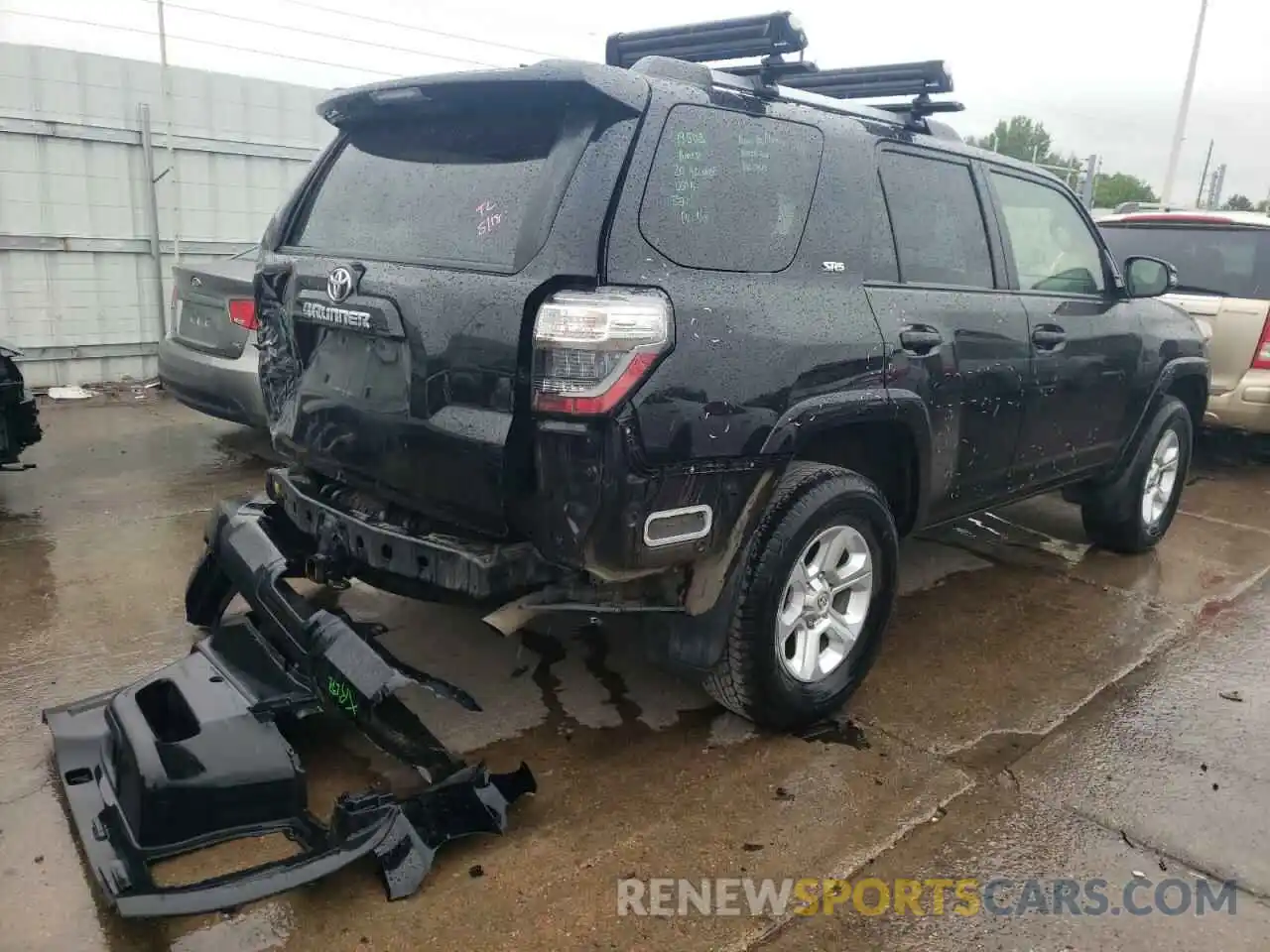 4 Photograph of a damaged car JTEBU5JR0L5743851 TOYOTA 4RUNNER 2020