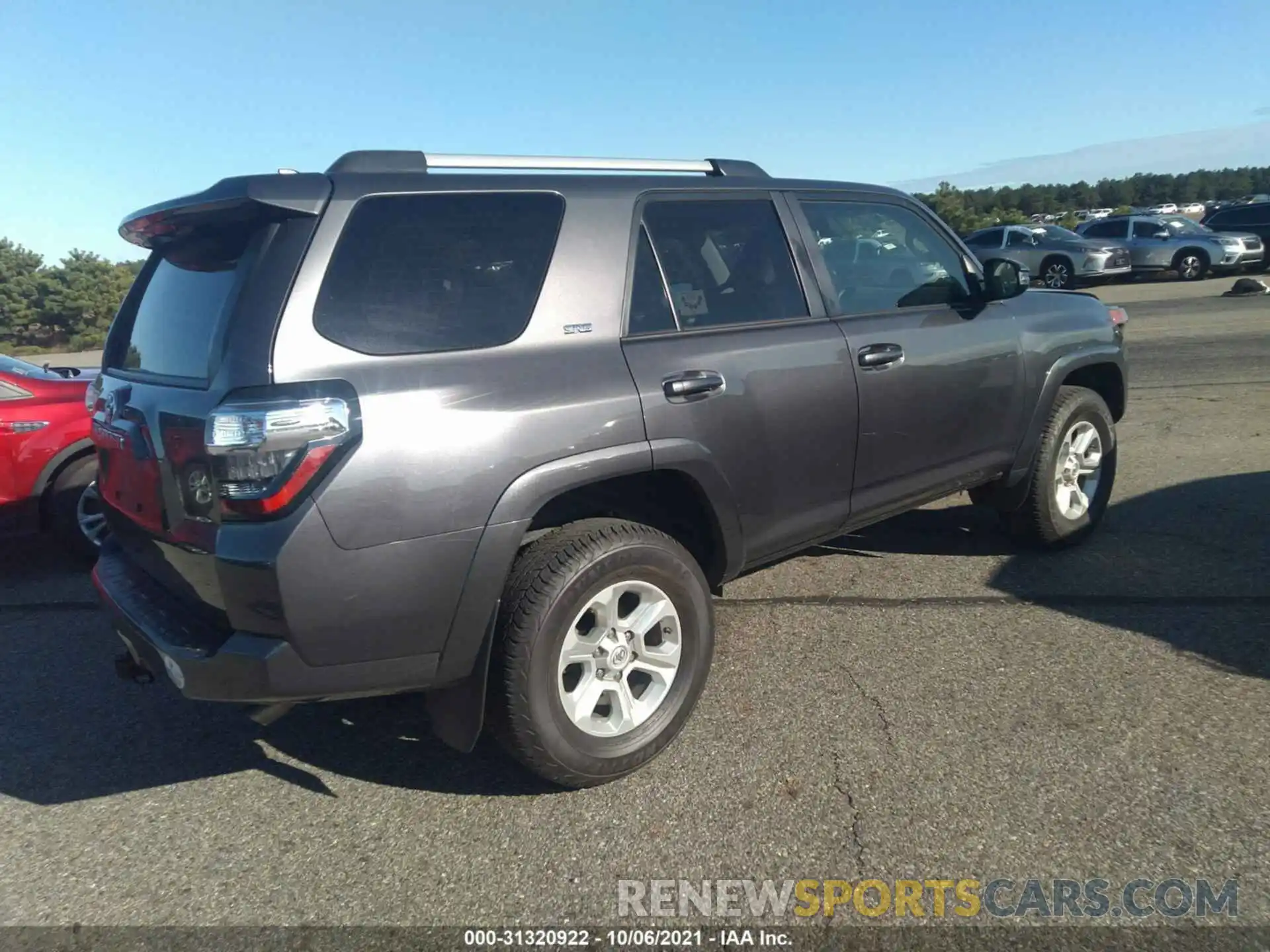 4 Photograph of a damaged car JTEBU5JR0L5745535 TOYOTA 4RUNNER 2020