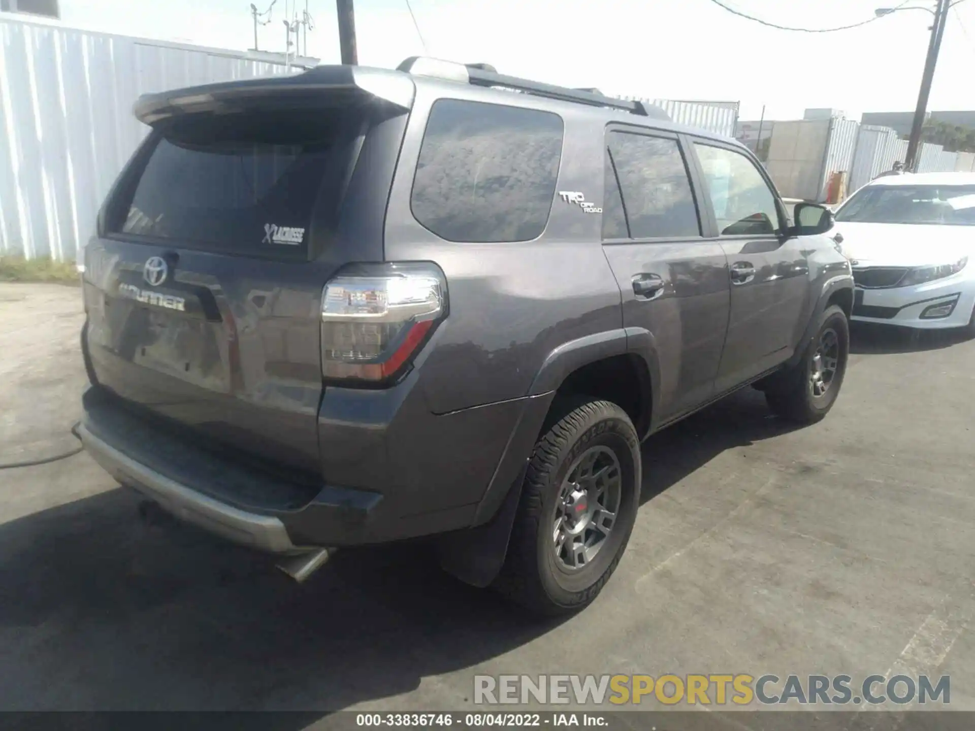 4 Photograph of a damaged car JTEBU5JR0L5765624 TOYOTA 4RUNNER 2020