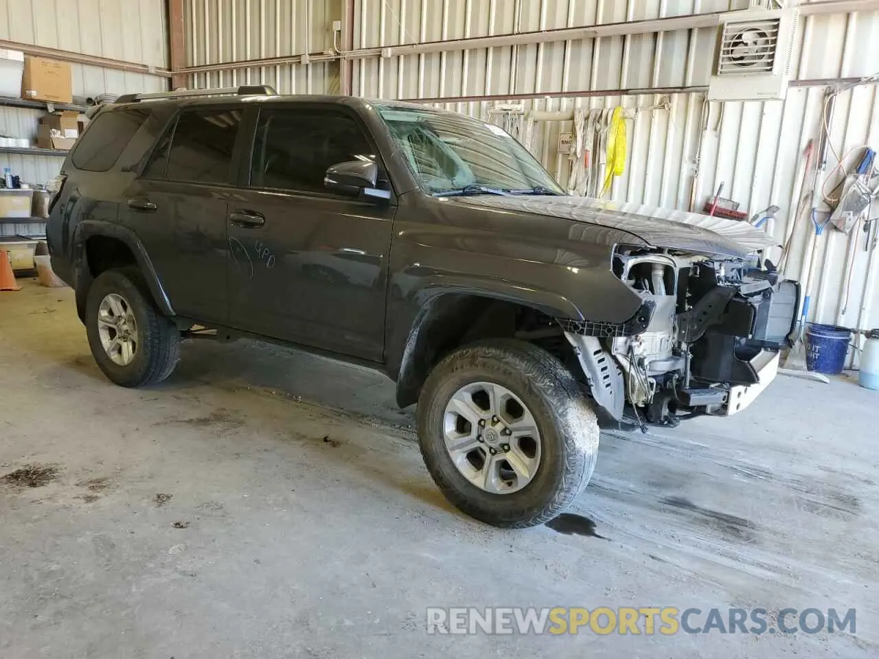 4 Photograph of a damaged car JTEBU5JR0L5768961 TOYOTA 4RUNNER 2020