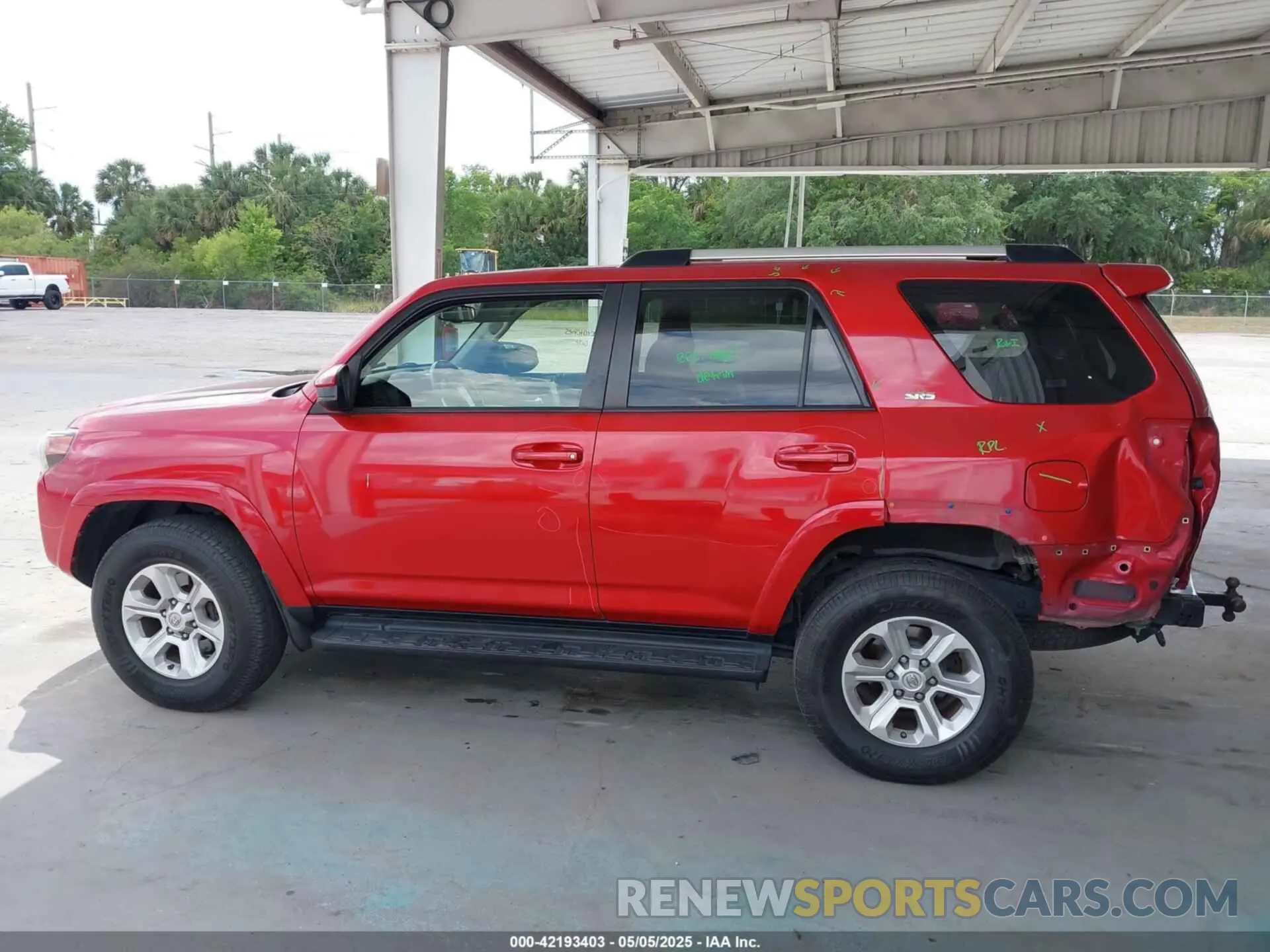 15 Photograph of a damaged car JTEBU5JR0L5780592 TOYOTA 4RUNNER 2020