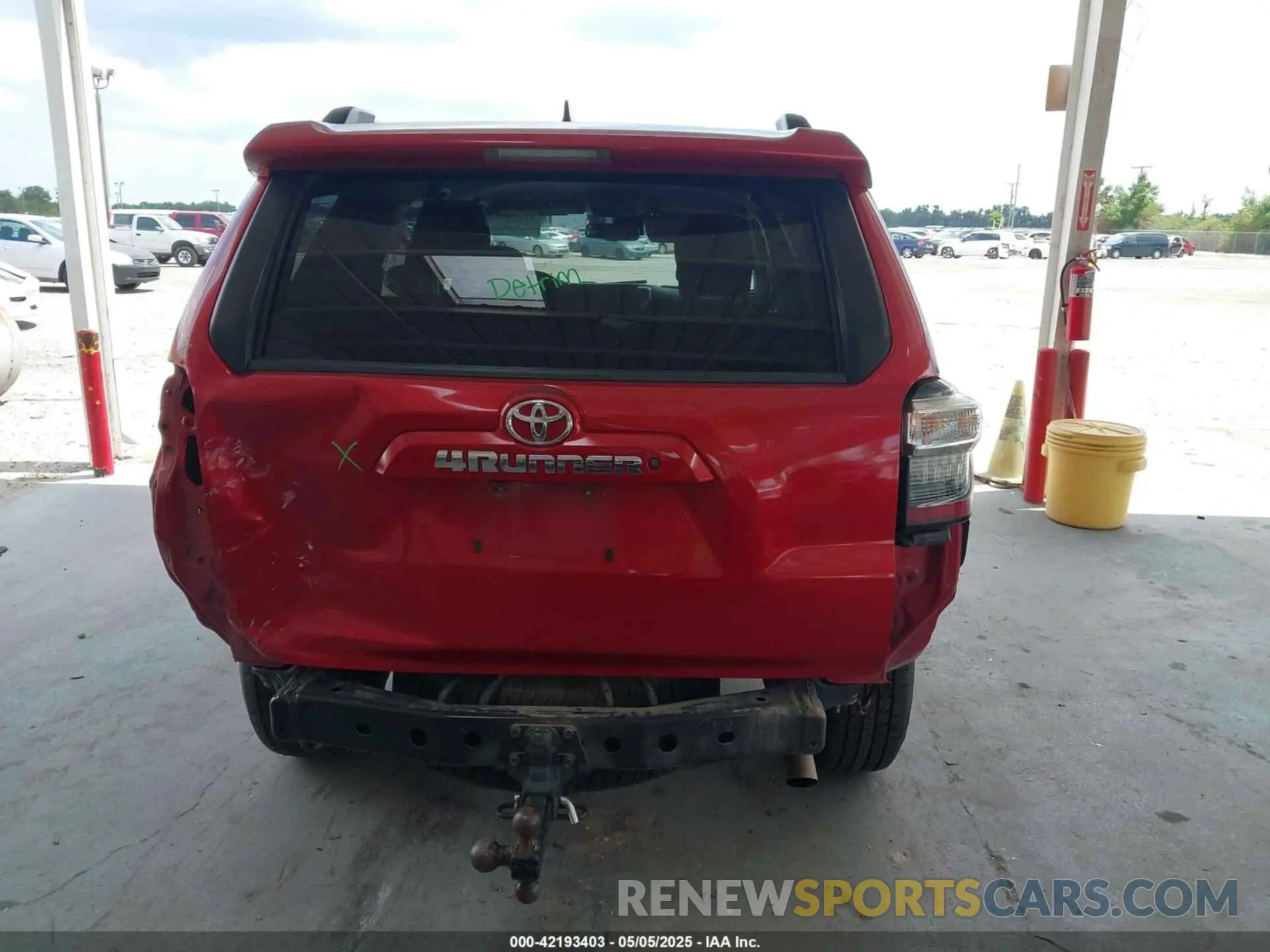 17 Photograph of a damaged car JTEBU5JR0L5780592 TOYOTA 4RUNNER 2020
