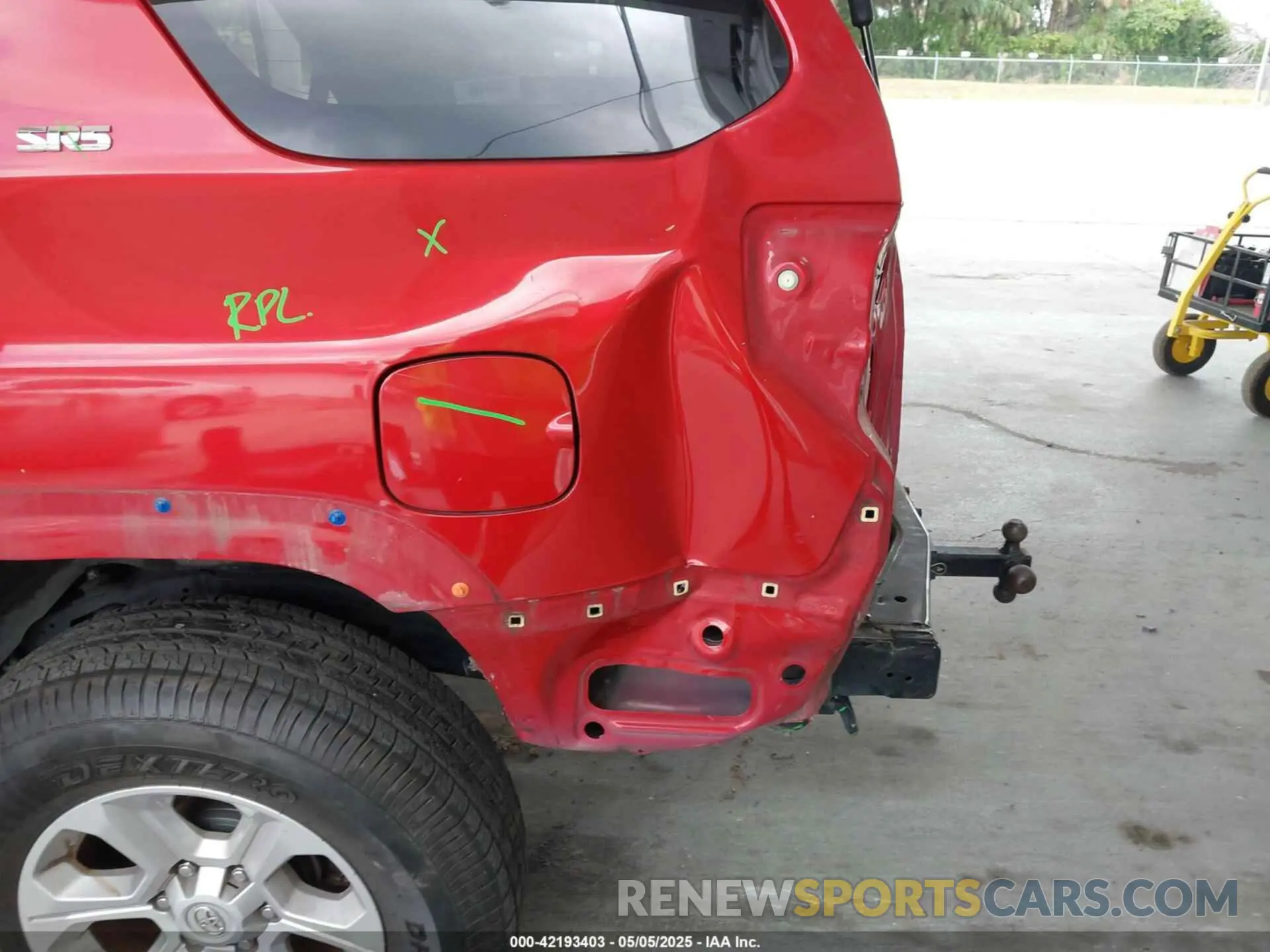 6 Photograph of a damaged car JTEBU5JR0L5780592 TOYOTA 4RUNNER 2020
