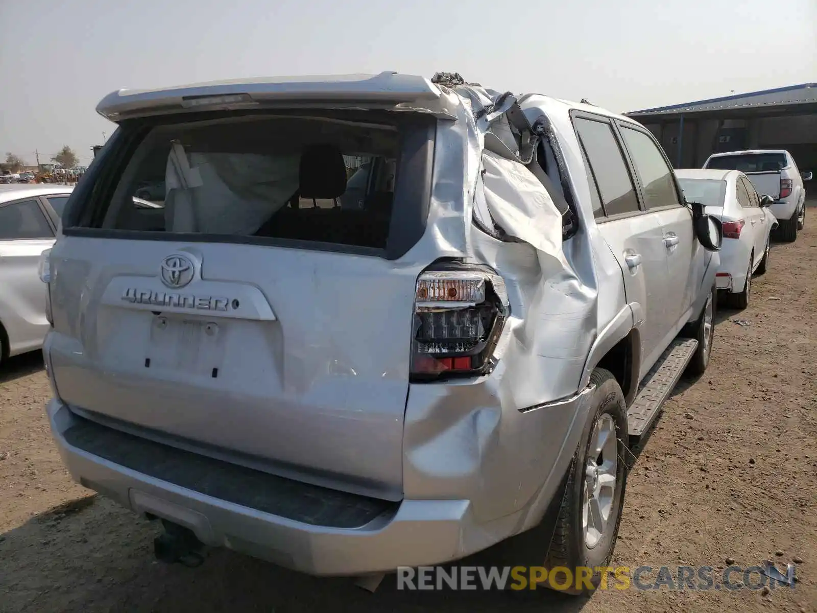 4 Photograph of a damaged car JTEBU5JR0L5784027 TOYOTA 4RUNNER 2020