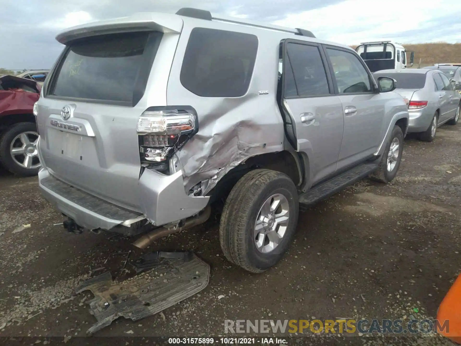 4 Photograph of a damaged car JTEBU5JR0L5788658 TOYOTA 4RUNNER 2020