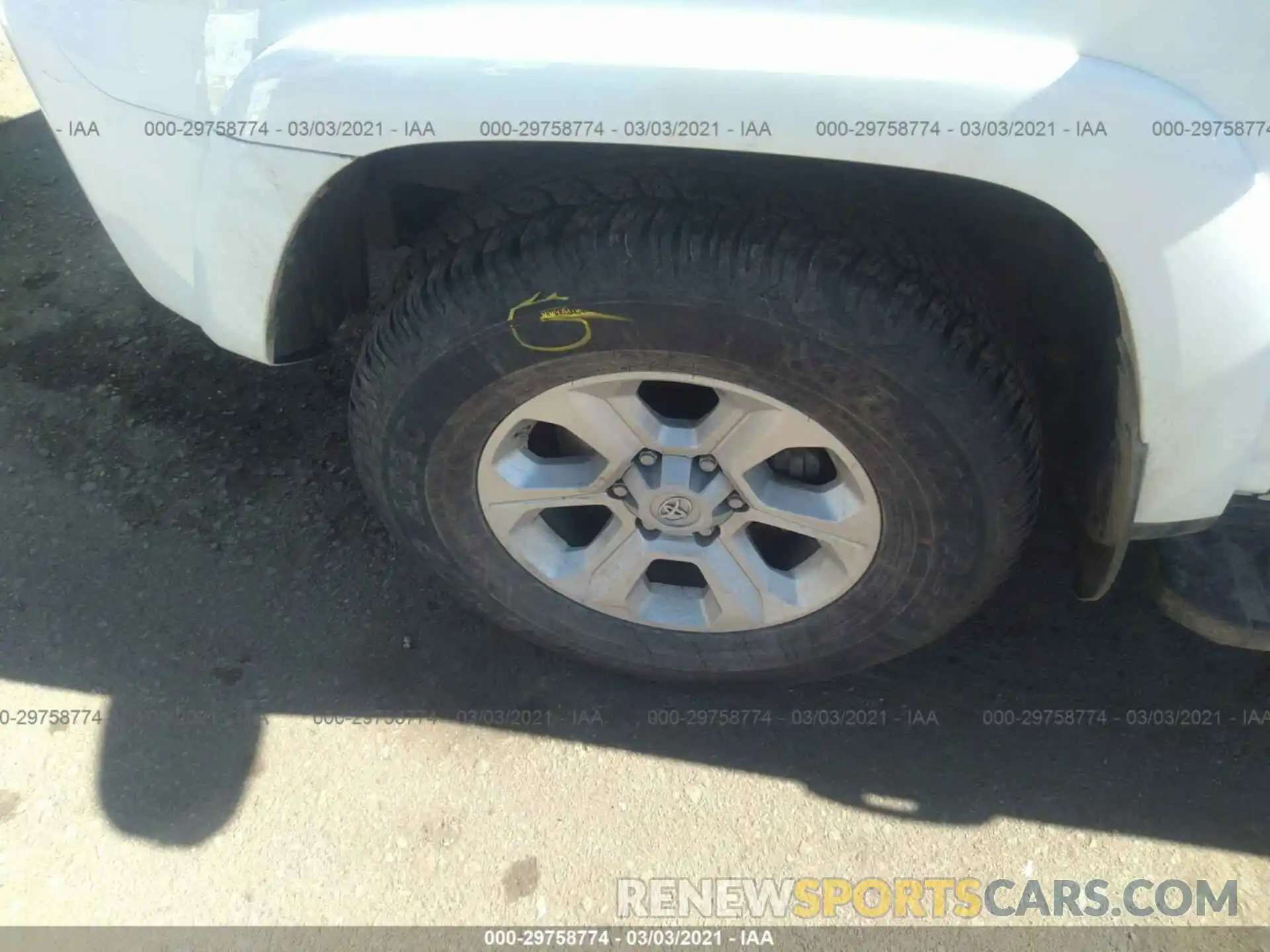 12 Photograph of a damaged car JTEBU5JR0L5789700 TOYOTA 4RUNNER 2020