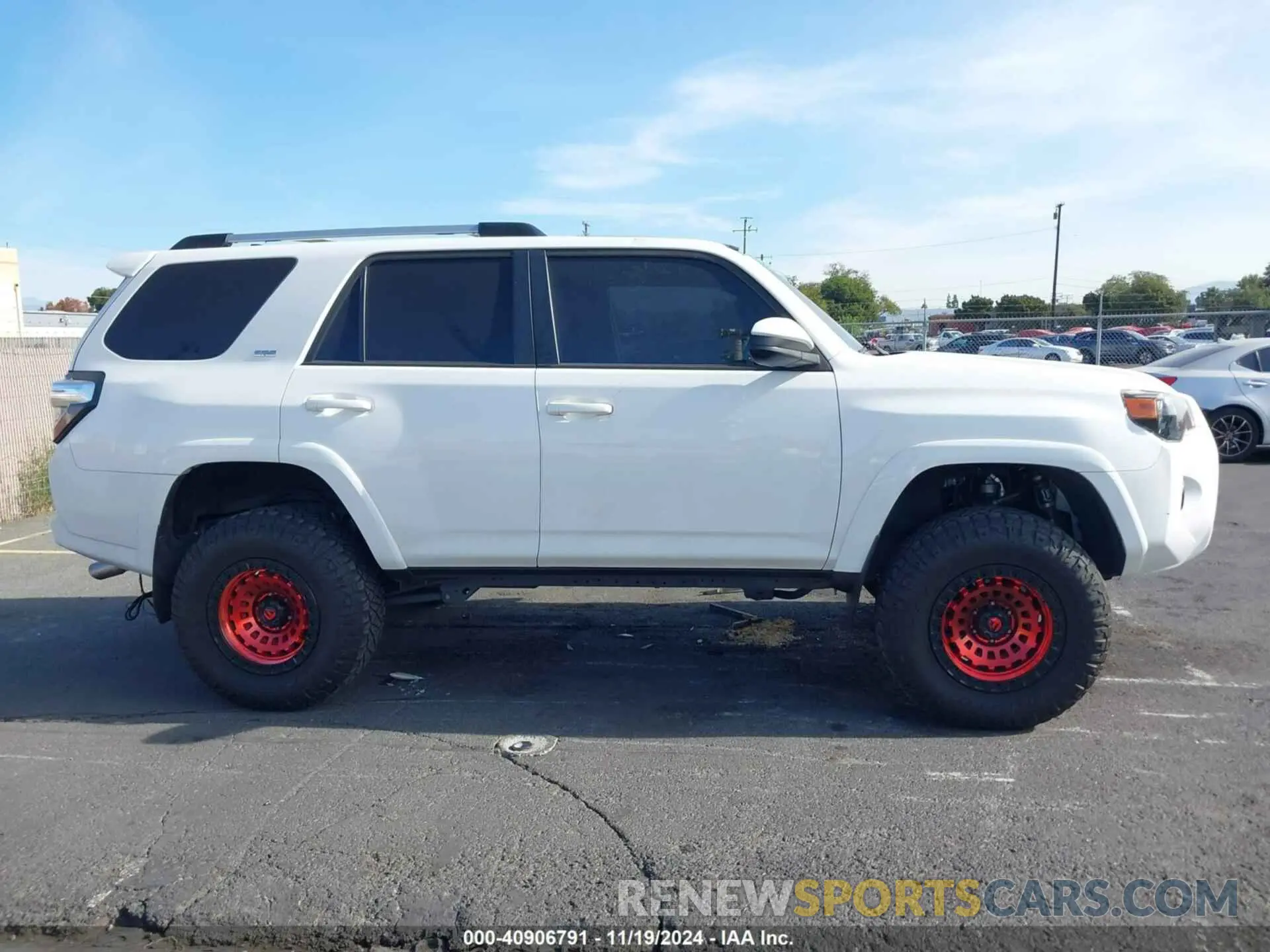 13 Photograph of a damaged car JTEBU5JR0L5791477 TOYOTA 4RUNNER 2020