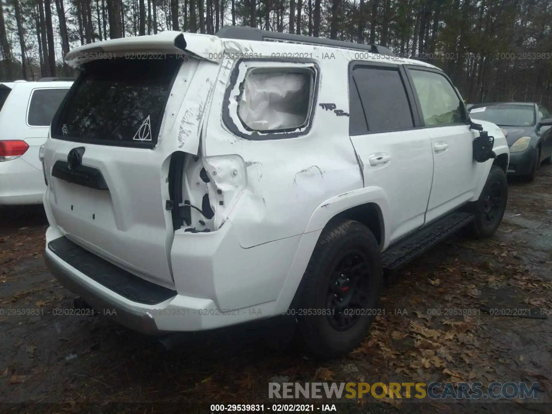 4 Photograph of a damaged car JTEBU5JR0L5805877 TOYOTA 4RUNNER 2020