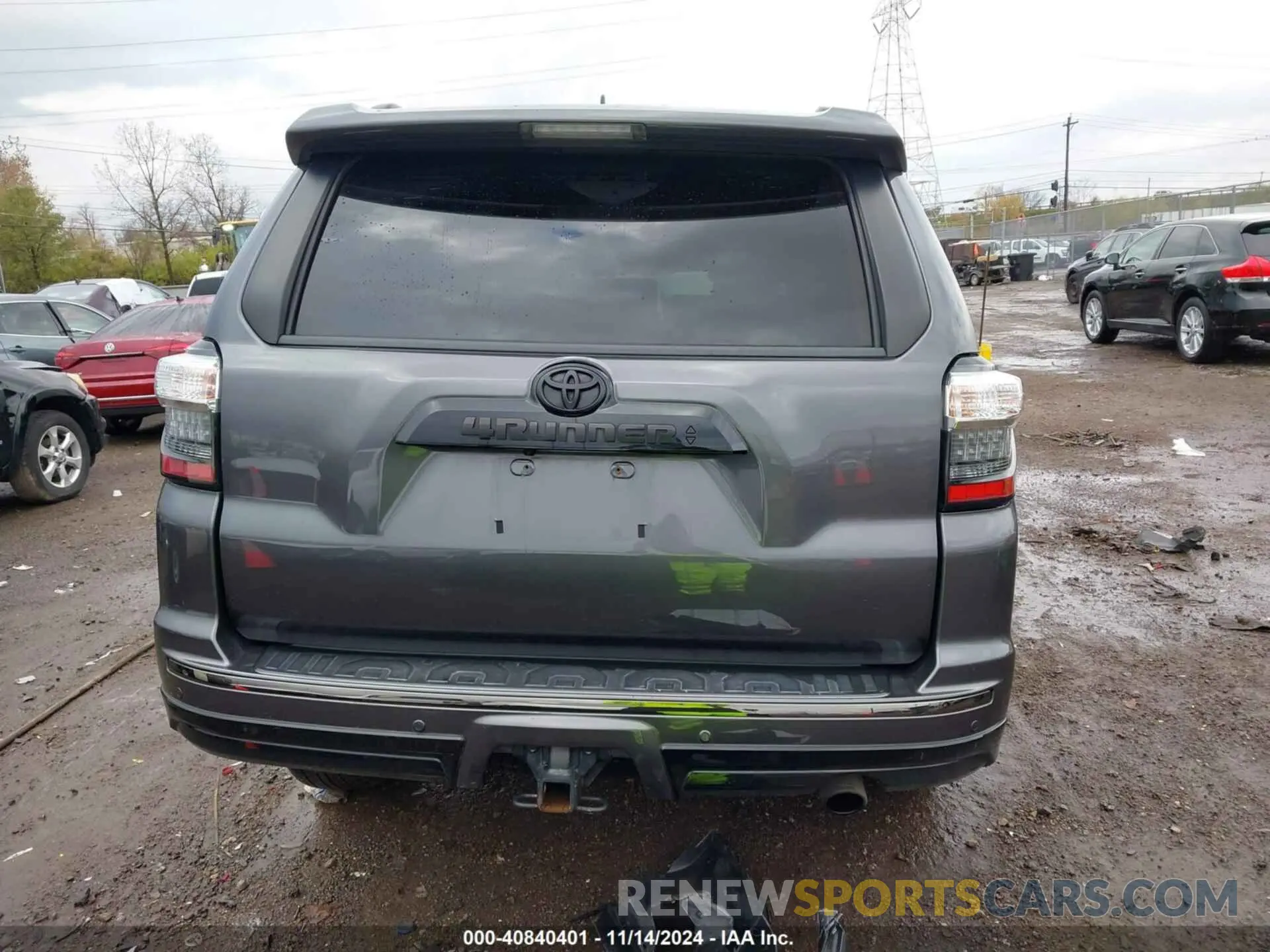 17 Photograph of a damaged car JTEBU5JR0L5811999 TOYOTA 4RUNNER 2020