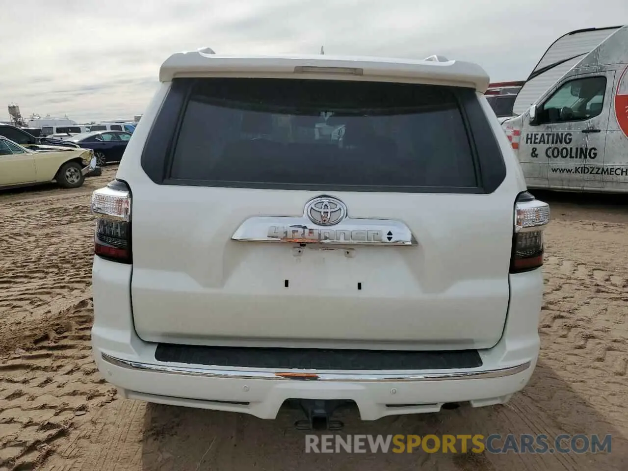 6 Photograph of a damaged car JTEBU5JR0L5831704 TOYOTA 4RUNNER 2020