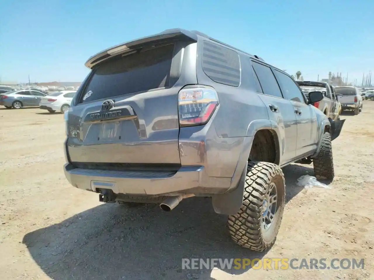 4 Photograph of a damaged car JTEBU5JR0L5835462 TOYOTA 4RUNNER 2020