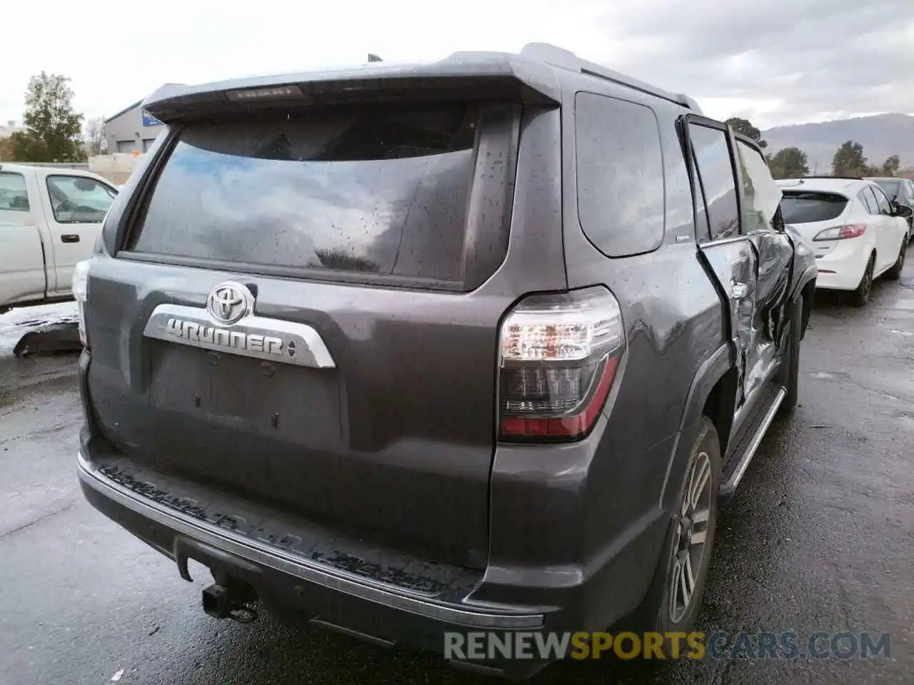 4 Photograph of a damaged car JTEBU5JR0L5836224 TOYOTA 4RUNNER 2020