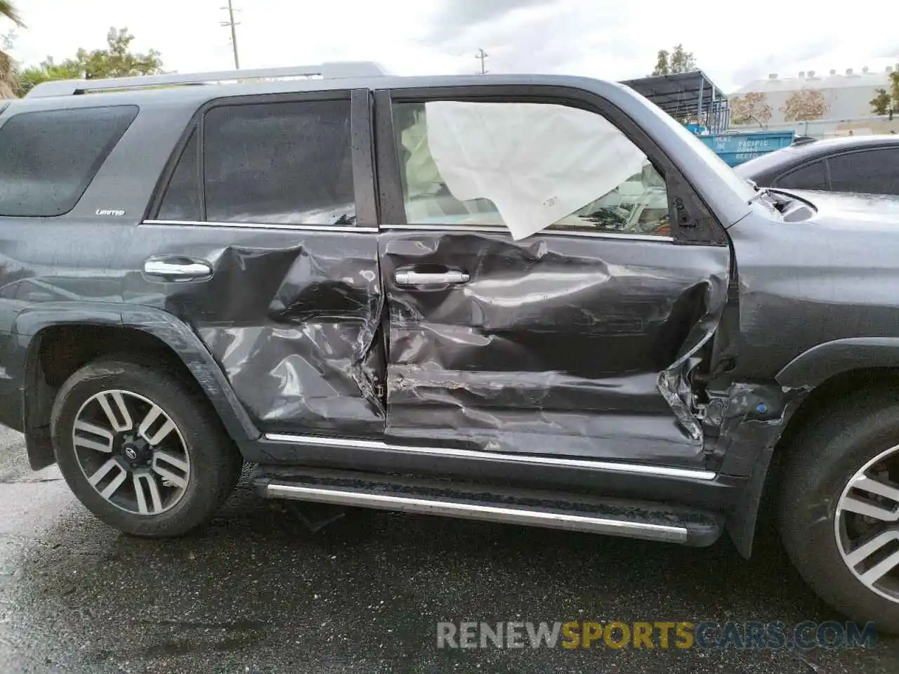 9 Photograph of a damaged car JTEBU5JR0L5836224 TOYOTA 4RUNNER 2020