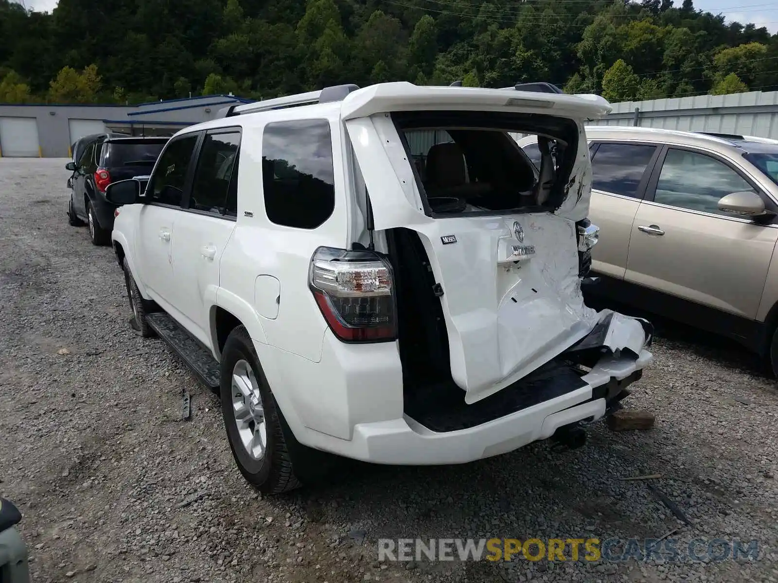 3 Photograph of a damaged car JTEBU5JR1L5738237 TOYOTA 4RUNNER 2020