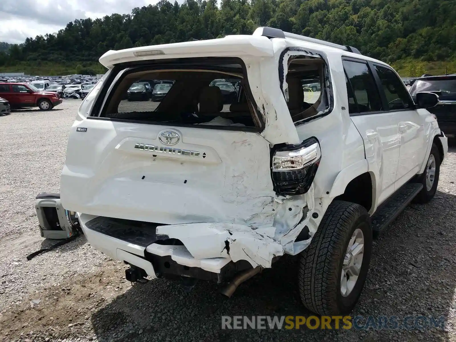 9 Photograph of a damaged car JTEBU5JR1L5738237 TOYOTA 4RUNNER 2020