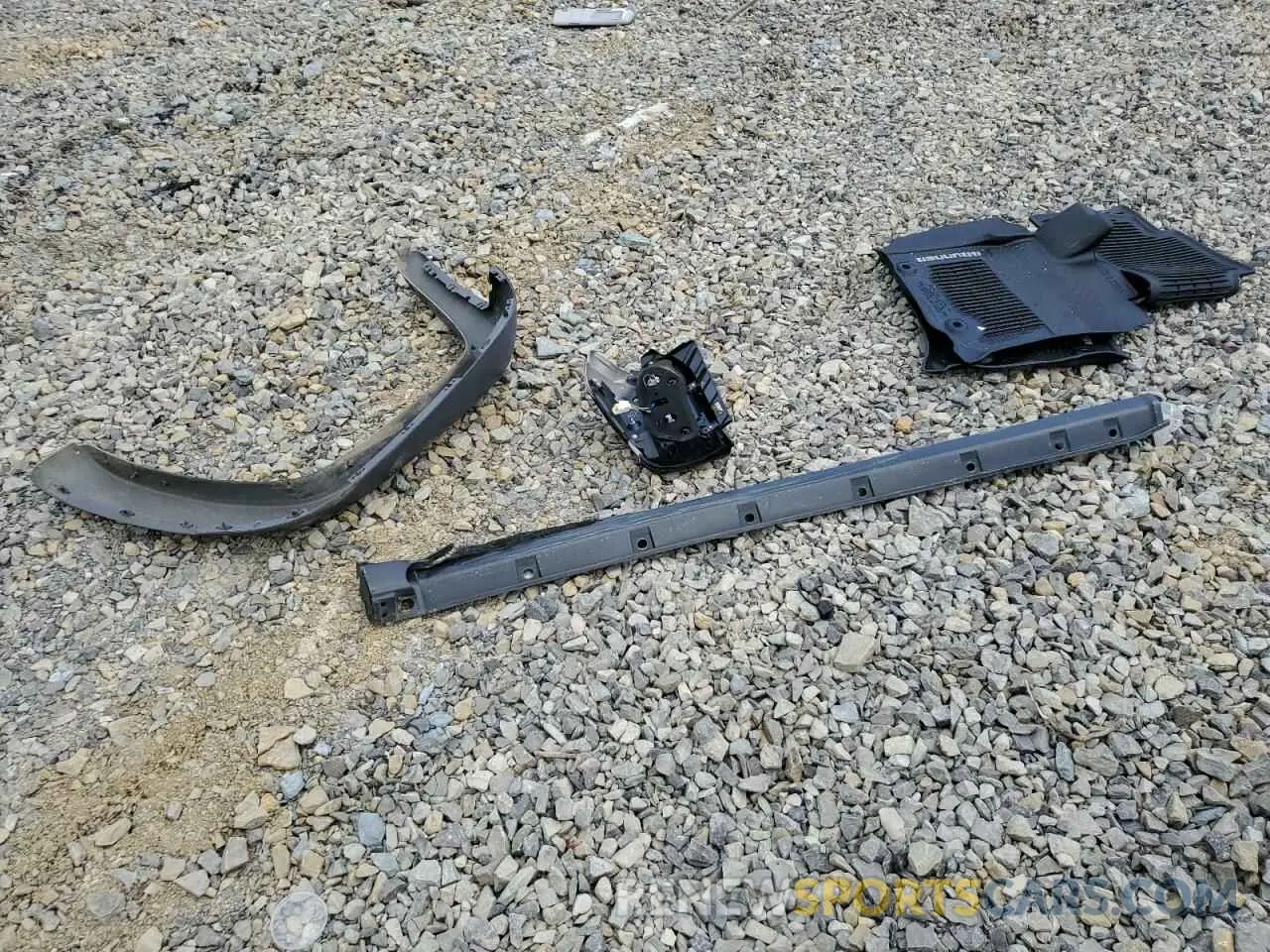 13 Photograph of a damaged car JTEBU5JR1L5739694 TOYOTA 4RUNNER 2020