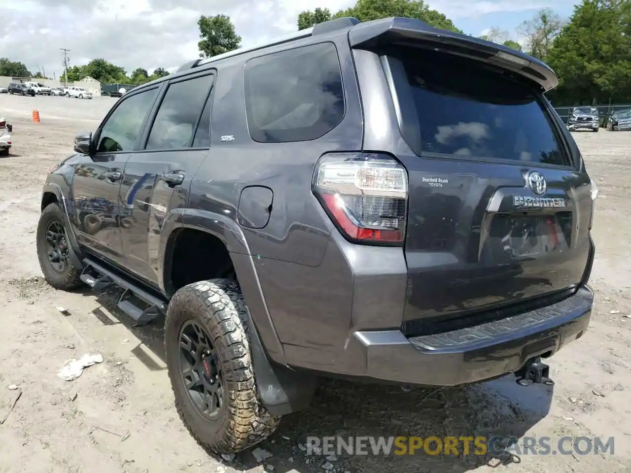 3 Photograph of a damaged car JTEBU5JR1L5747942 TOYOTA 4RUNNER 2020