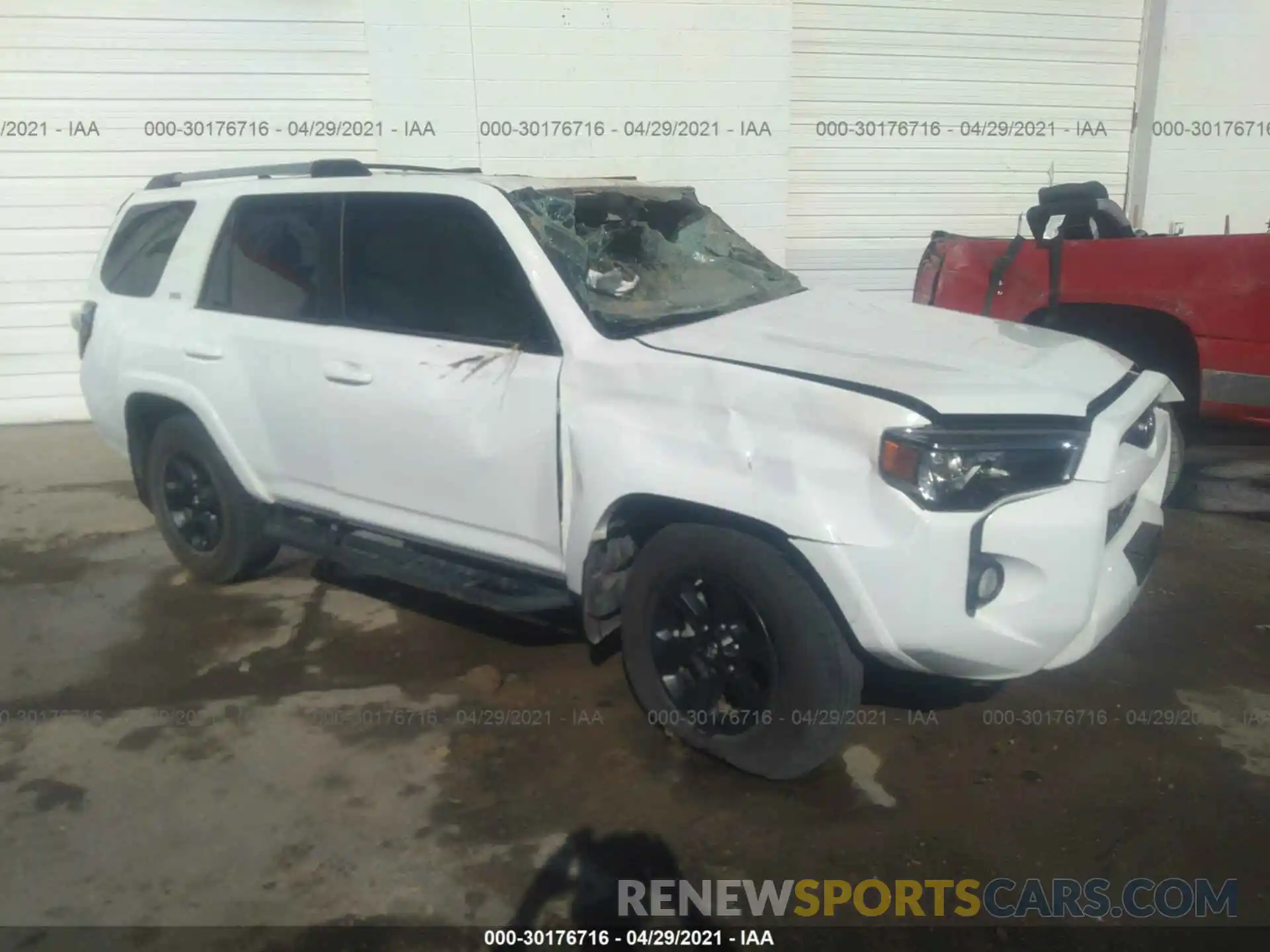 1 Photograph of a damaged car JTEBU5JR1L5760397 TOYOTA 4RUNNER 2020