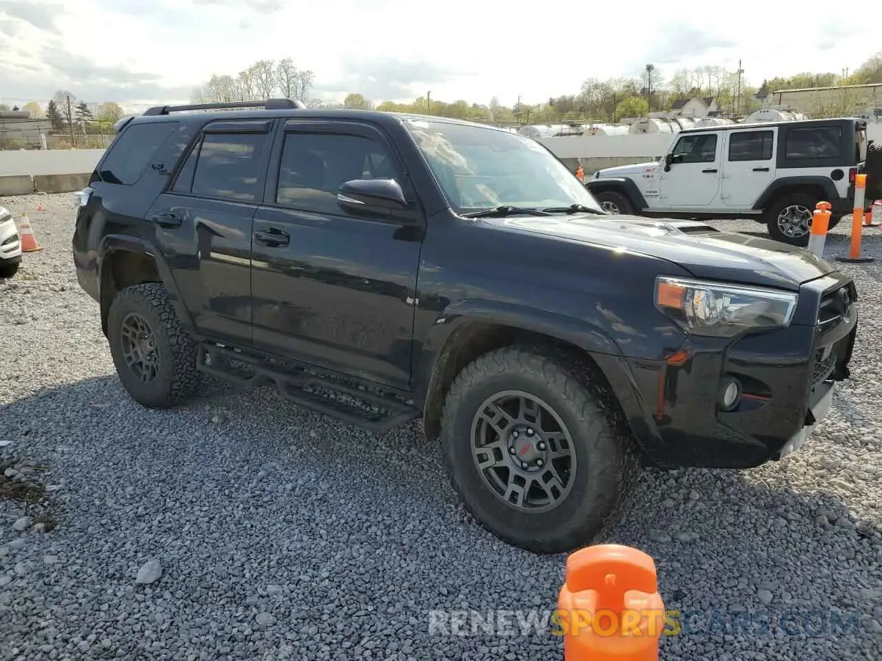 4 Photograph of a damaged car JTEBU5JR1L5767530 TOYOTA 4RUNNER 2020