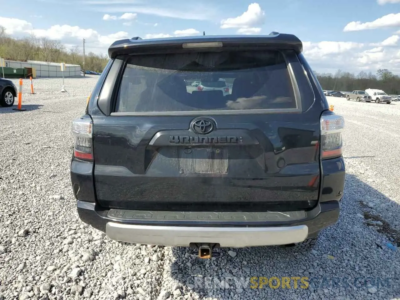 6 Photograph of a damaged car JTEBU5JR1L5767530 TOYOTA 4RUNNER 2020