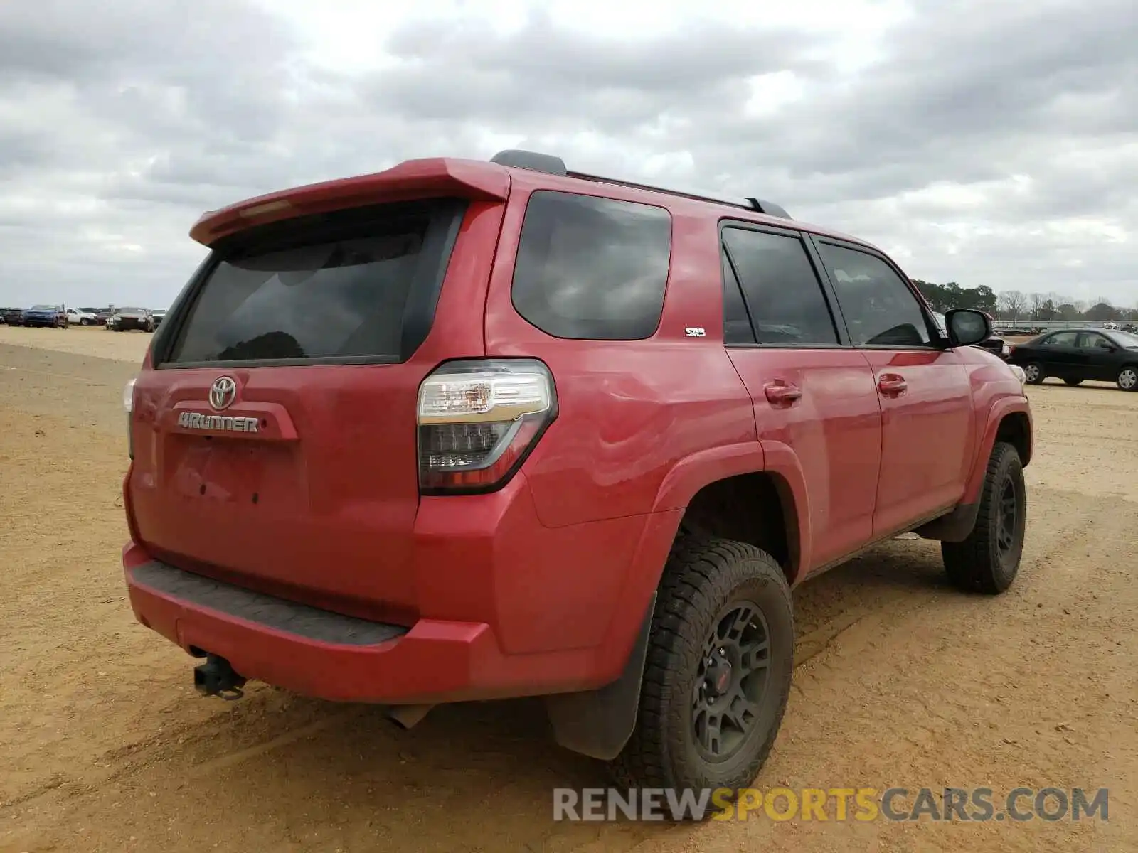 4 Photograph of a damaged car JTEBU5JR1L5770525 TOYOTA 4RUNNER 2020