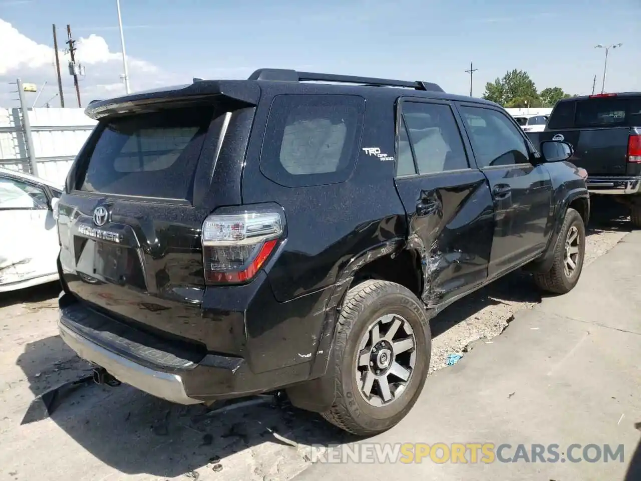 4 Photograph of a damaged car JTEBU5JR1L5774235 TOYOTA 4RUNNER 2020