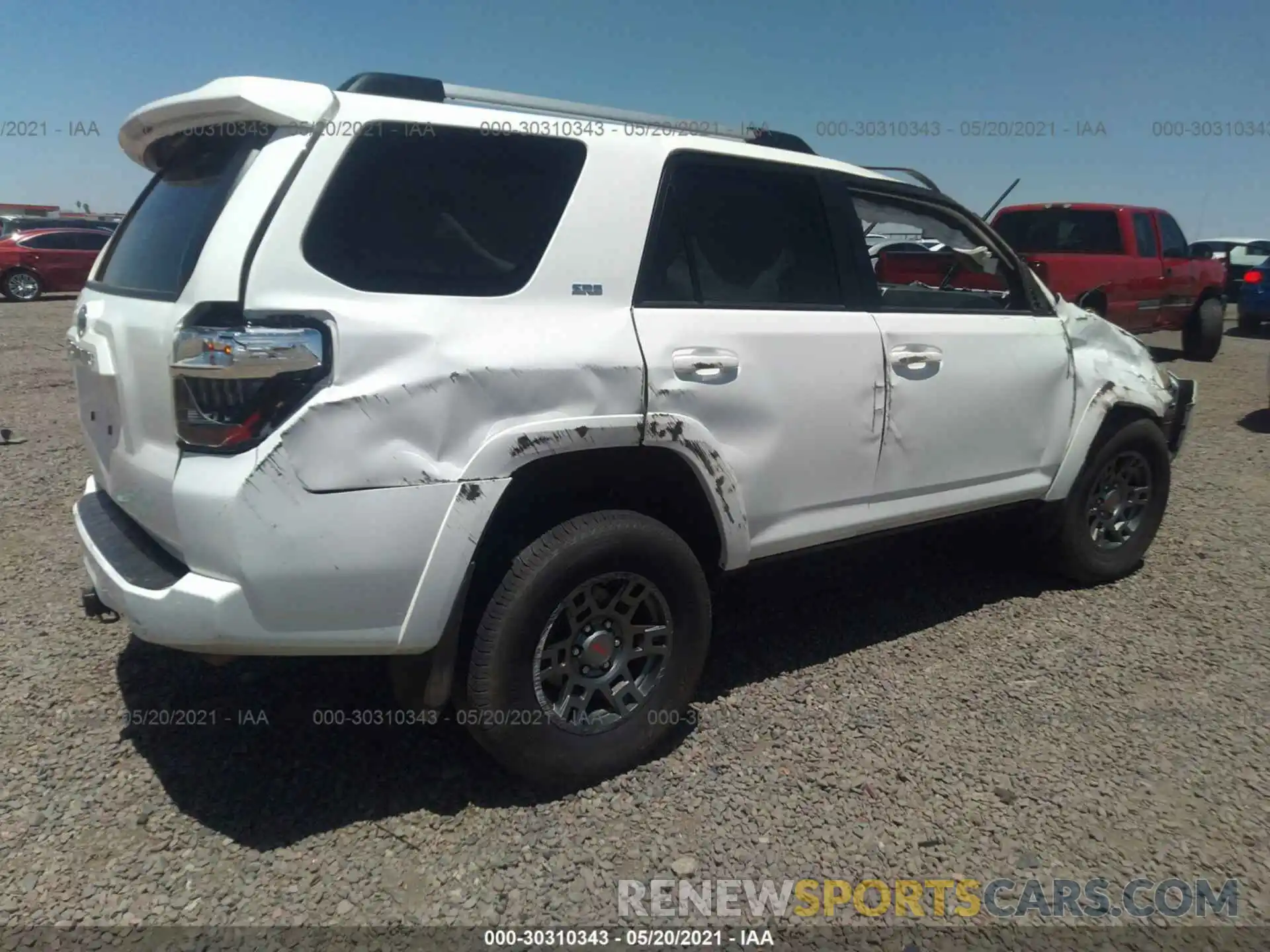 4 Photograph of a damaged car JTEBU5JR1L5776793 TOYOTA 4RUNNER 2020