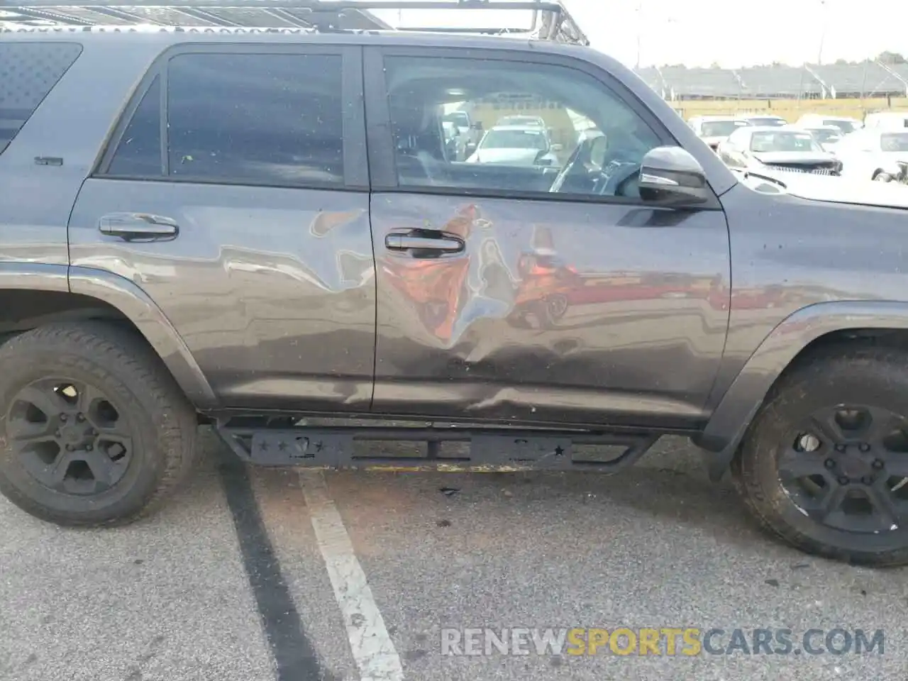 9 Photograph of a damaged car JTEBU5JR1L5779127 TOYOTA 4RUNNER 2020