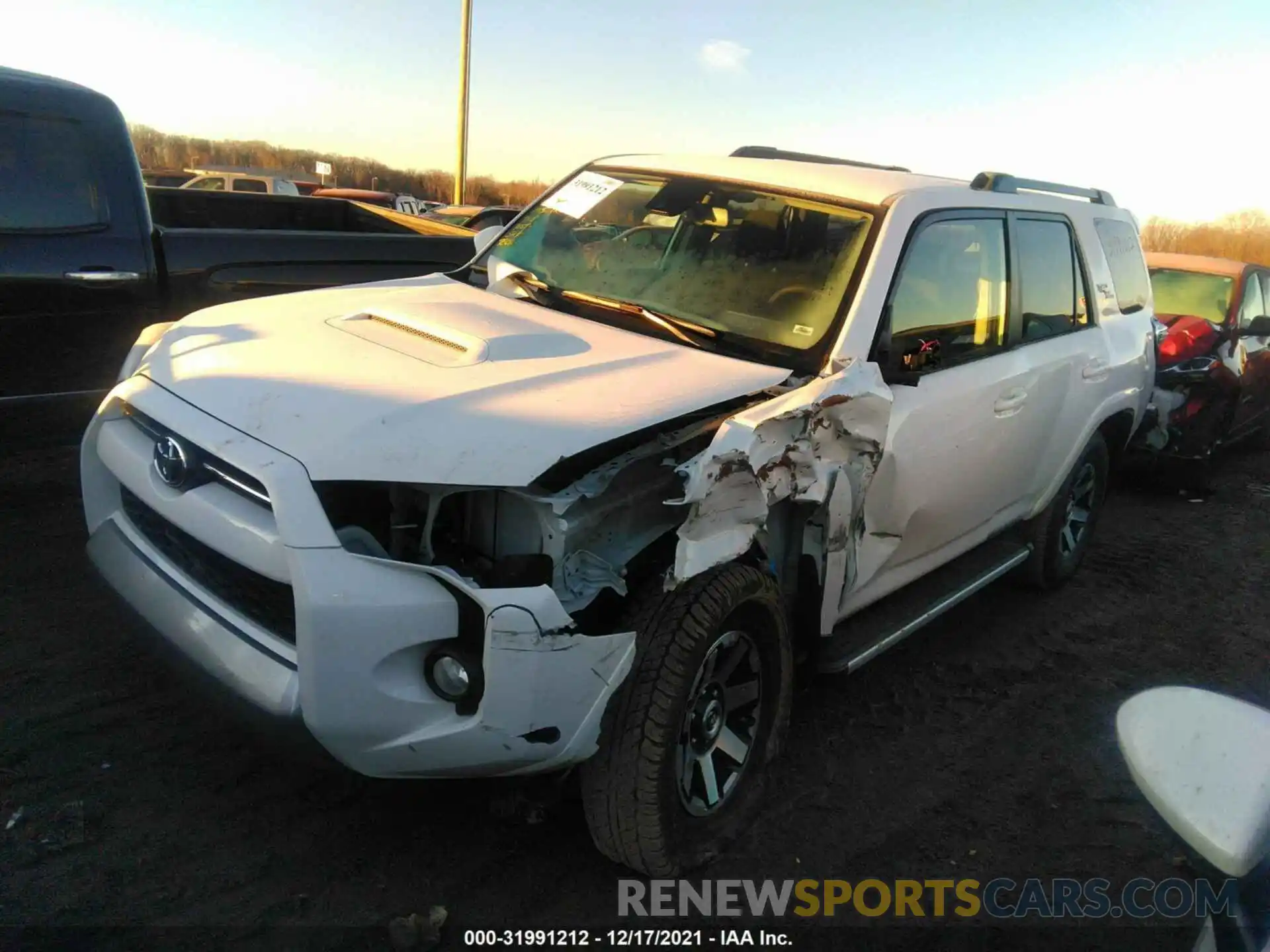 2 Photograph of a damaged car JTEBU5JR1L5811087 TOYOTA 4RUNNER 2020