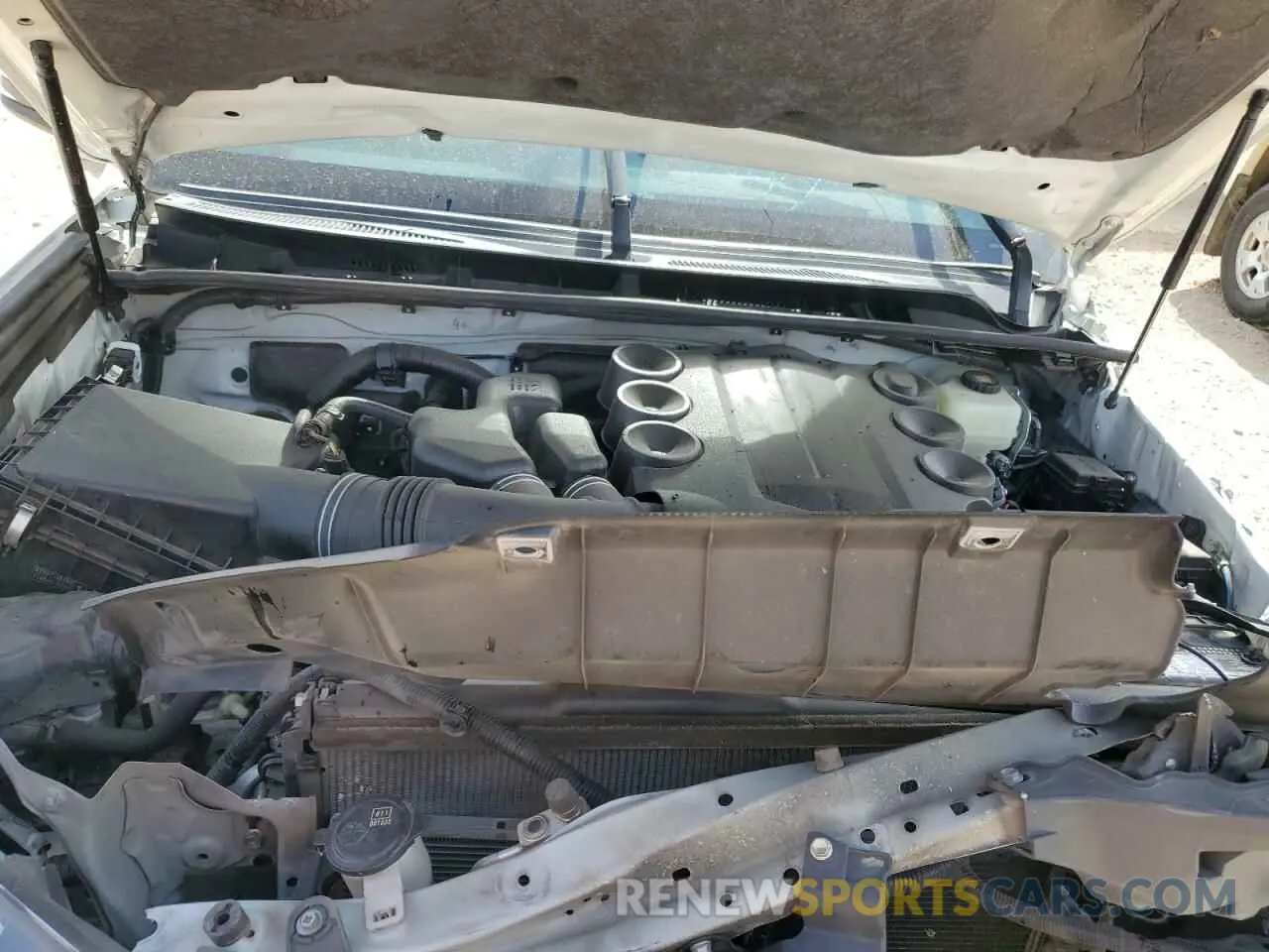 12 Photograph of a damaged car JTEBU5JR1L5815513 TOYOTA 4RUNNER 2020