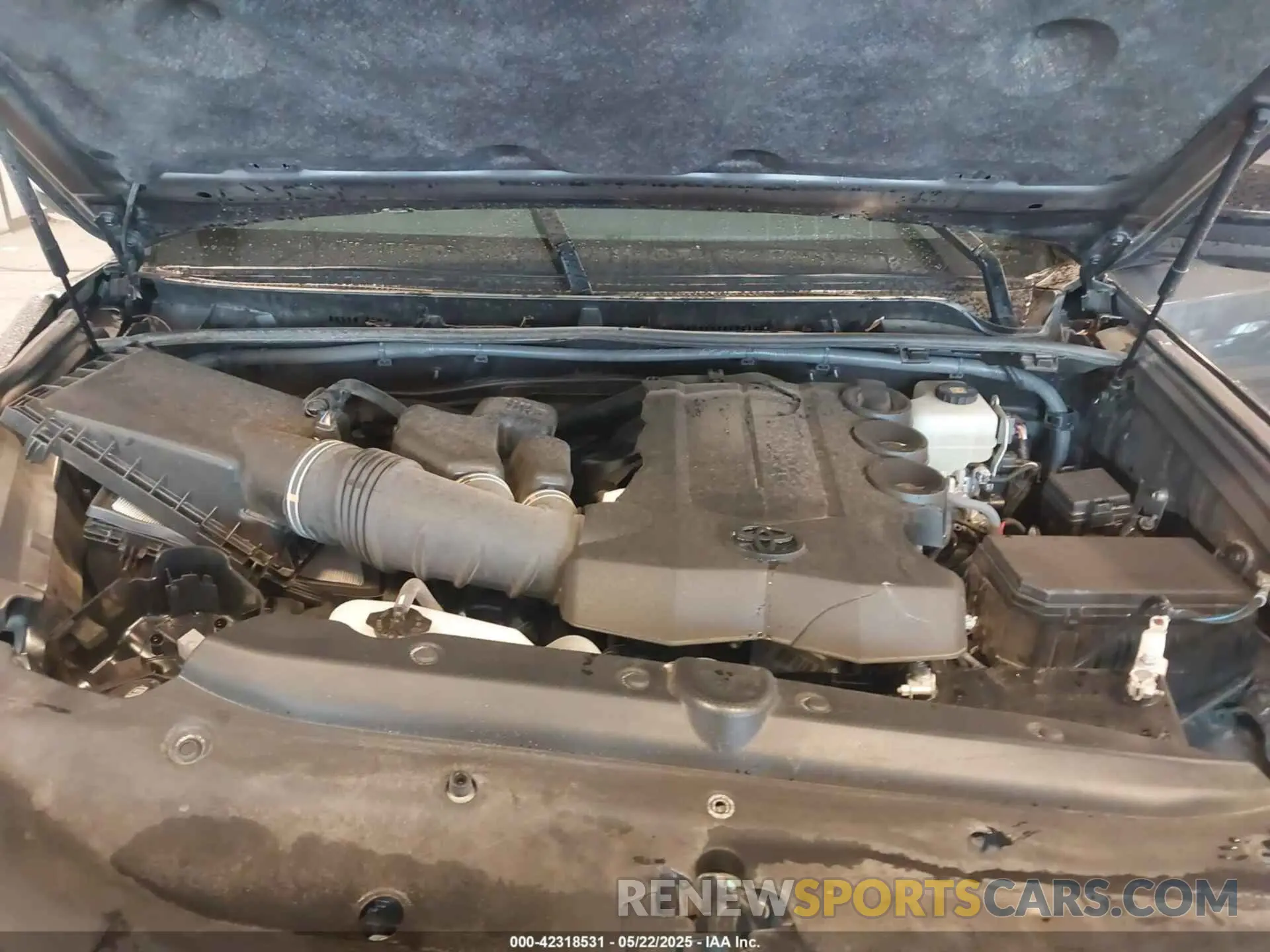 10 Photograph of a damaged car JTEBU5JR1L5815852 TOYOTA 4RUNNER 2020