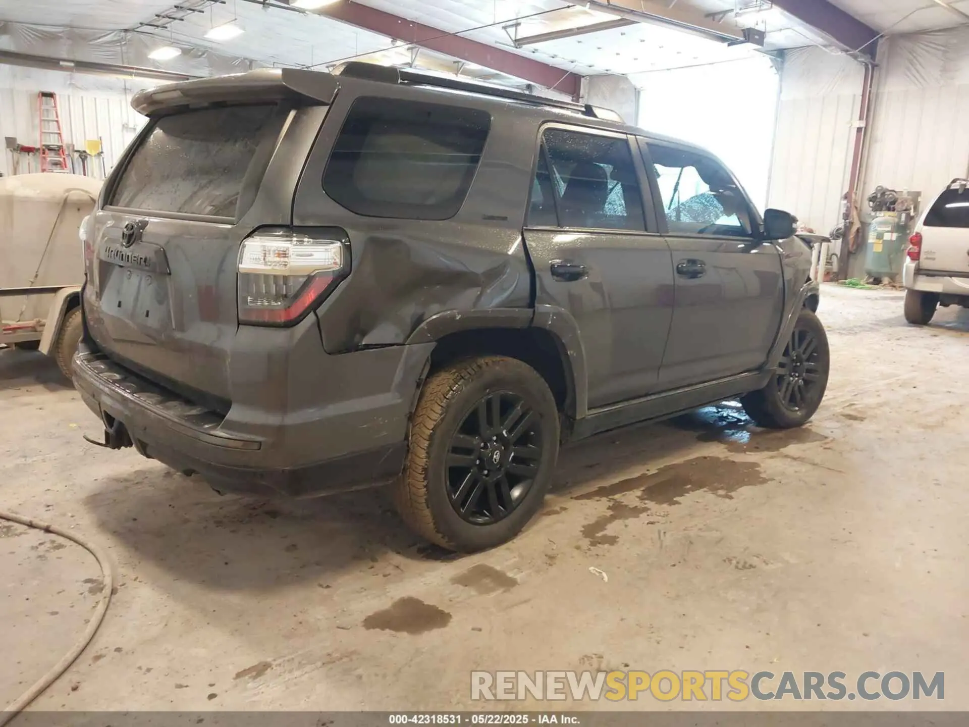4 Photograph of a damaged car JTEBU5JR1L5815852 TOYOTA 4RUNNER 2020