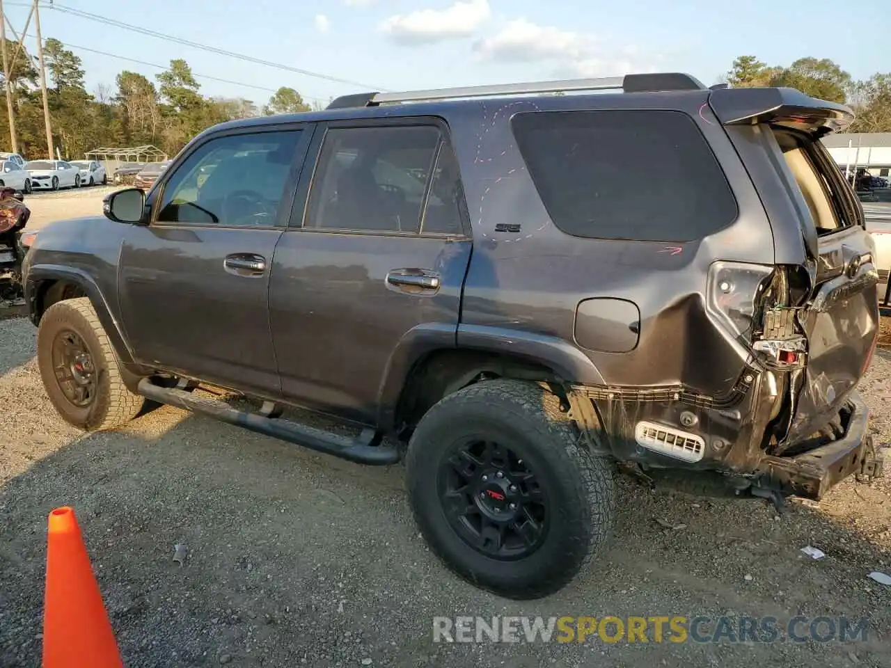 2 Photograph of a damaged car JTEBU5JR1L5818184 TOYOTA 4RUNNER 2020