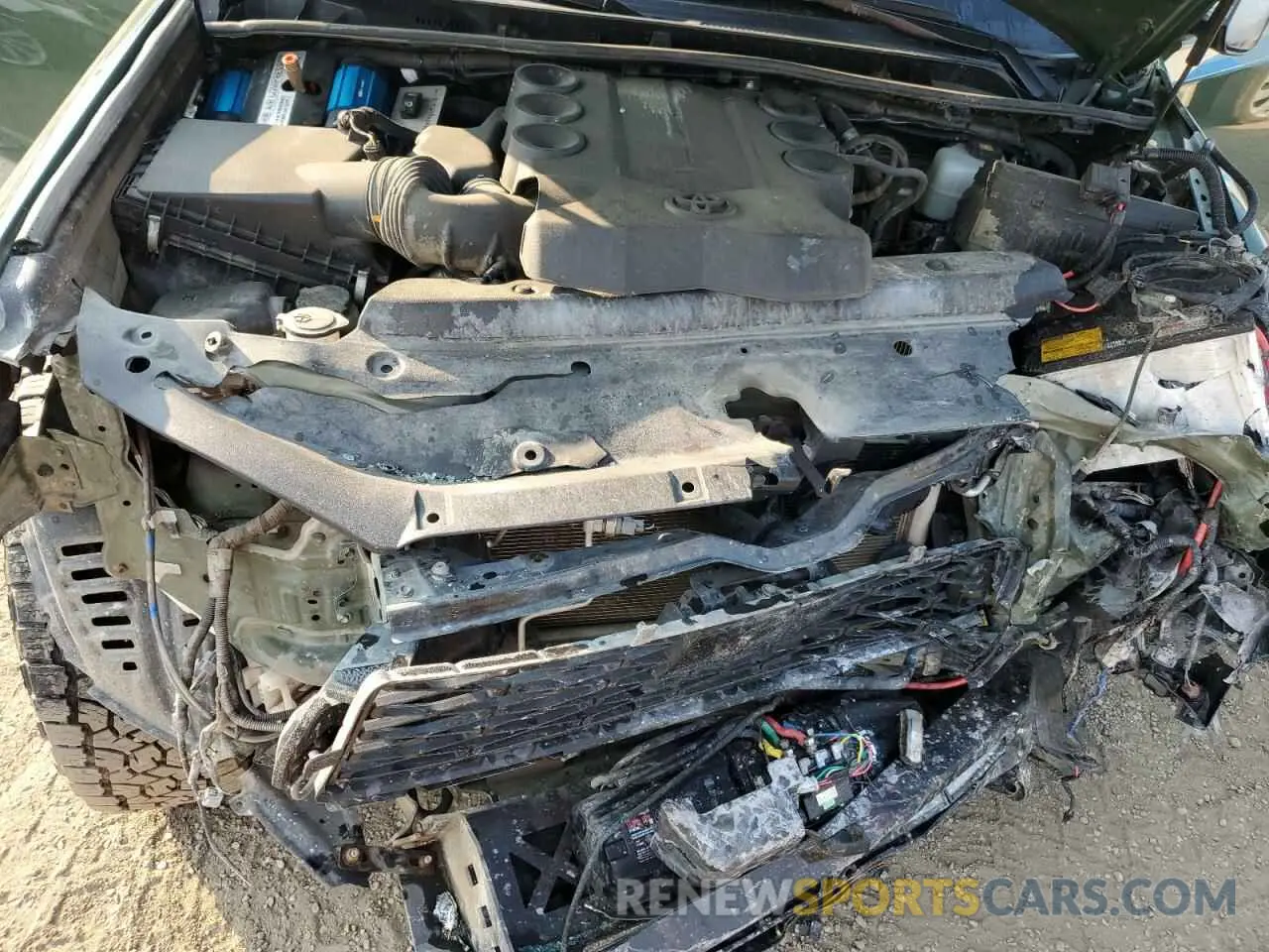 12 Photograph of a damaged car JTEBU5JR2L5737713 TOYOTA 4RUNNER 2020