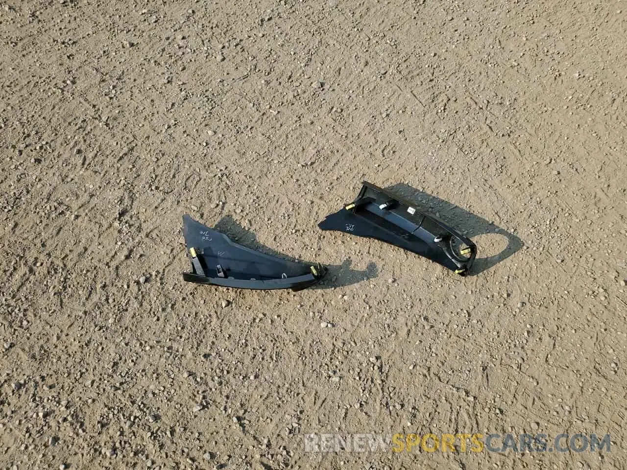 13 Photograph of a damaged car JTEBU5JR2L5737713 TOYOTA 4RUNNER 2020