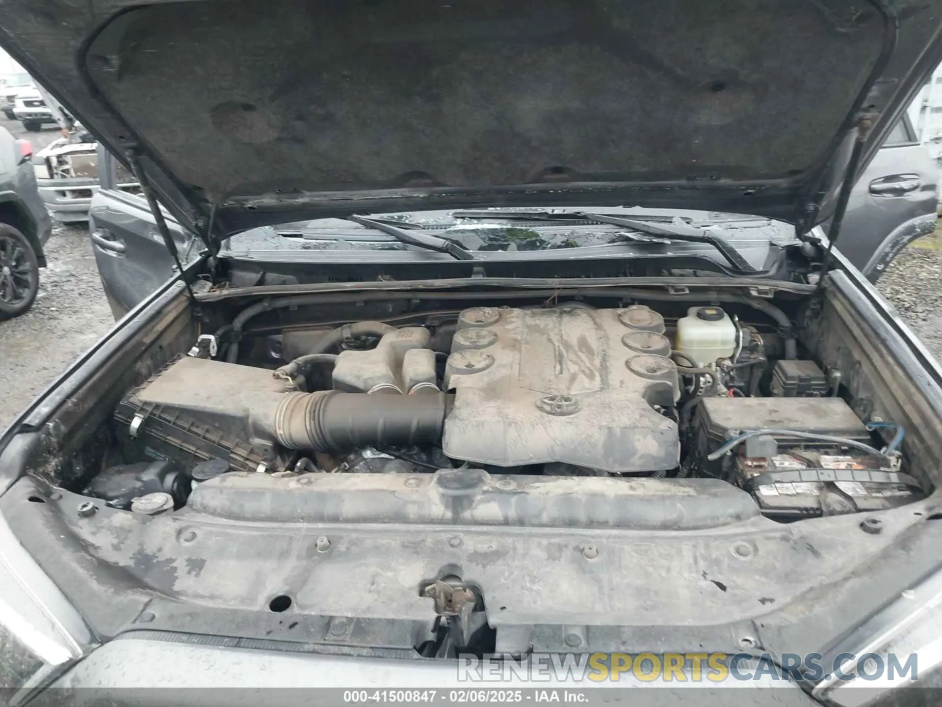 10 Photograph of a damaged car JTEBU5JR2L5738246 TOYOTA 4RUNNER 2020