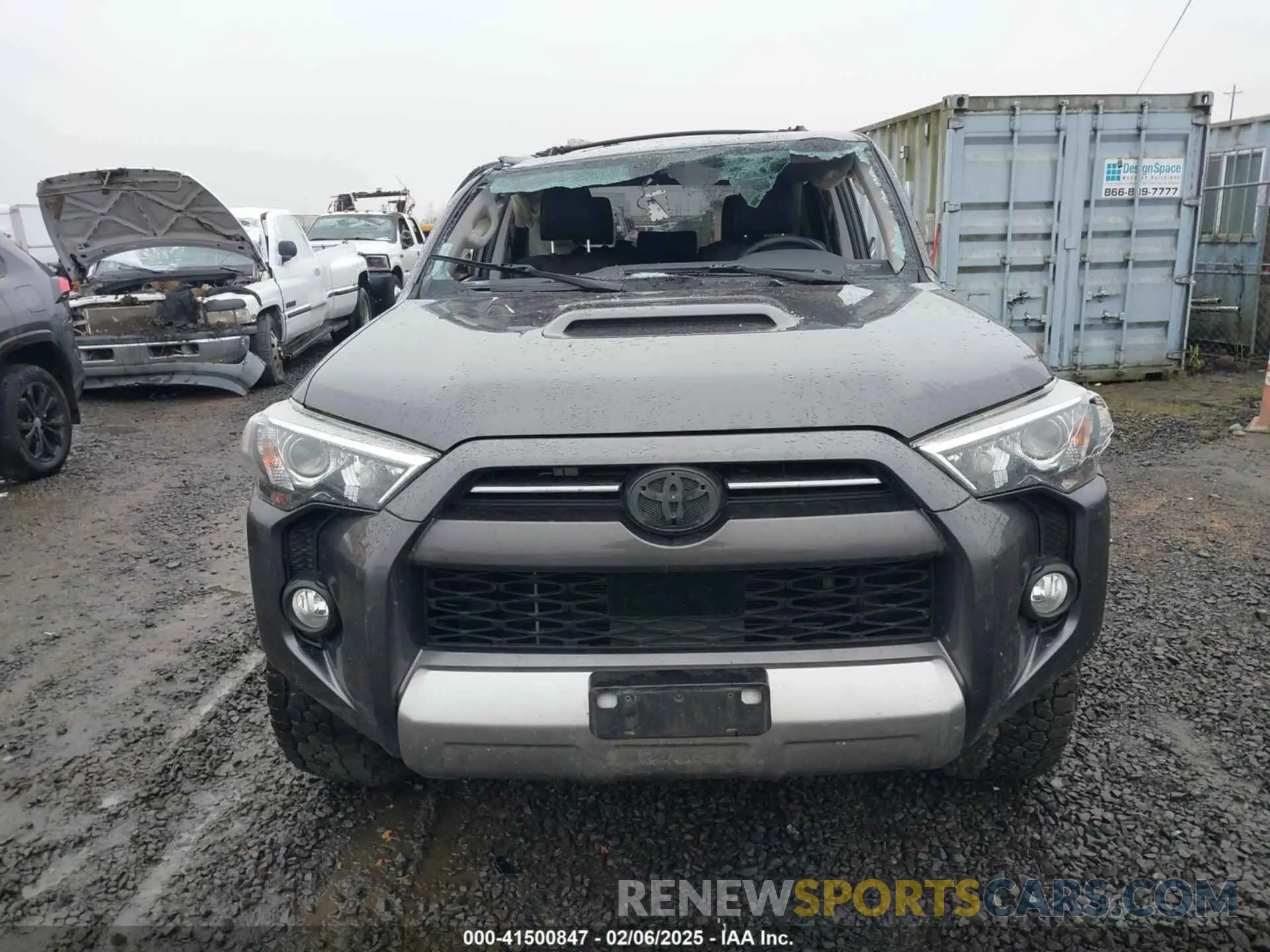 11 Photograph of a damaged car JTEBU5JR2L5738246 TOYOTA 4RUNNER 2020