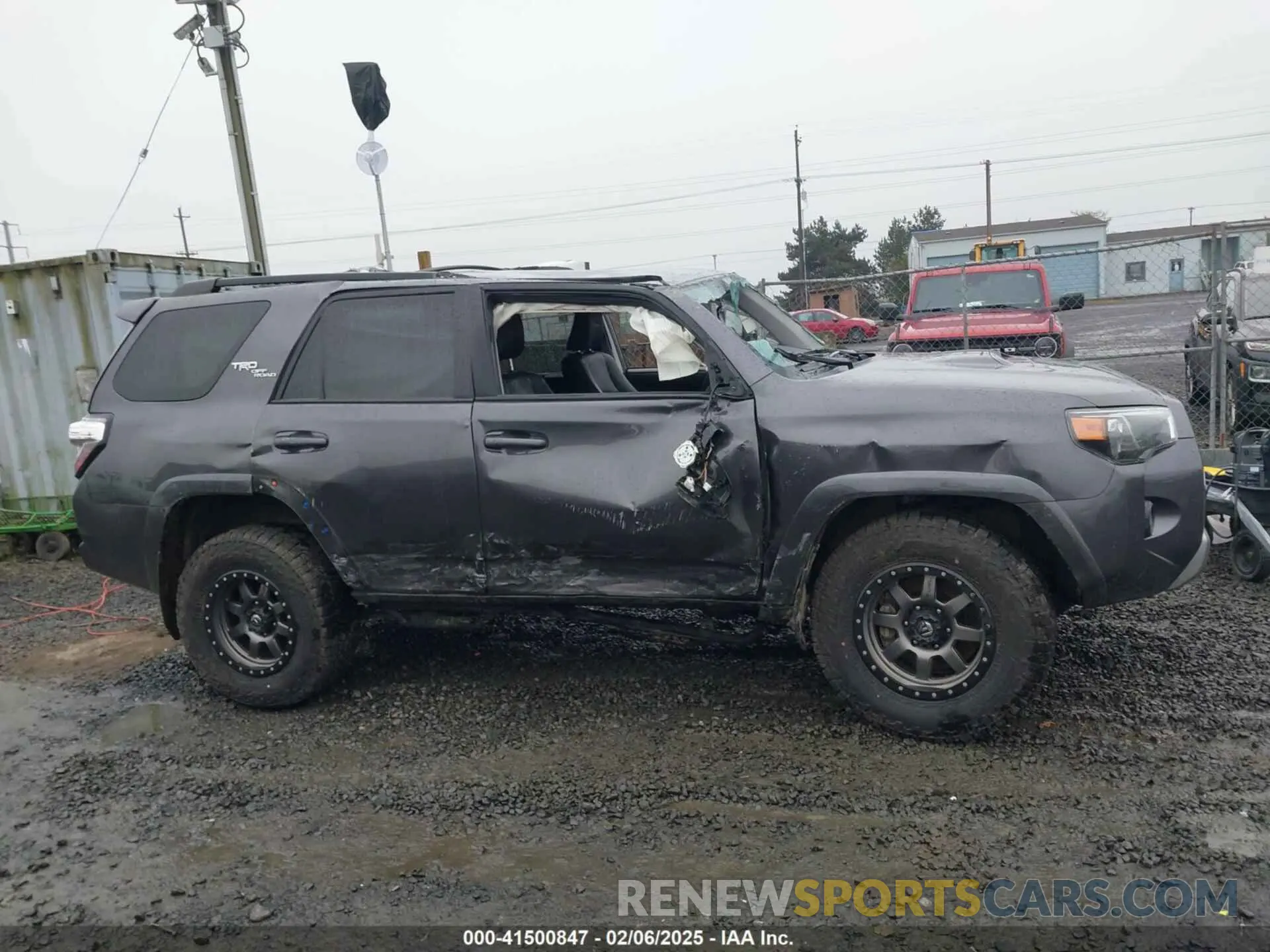 12 Photograph of a damaged car JTEBU5JR2L5738246 TOYOTA 4RUNNER 2020