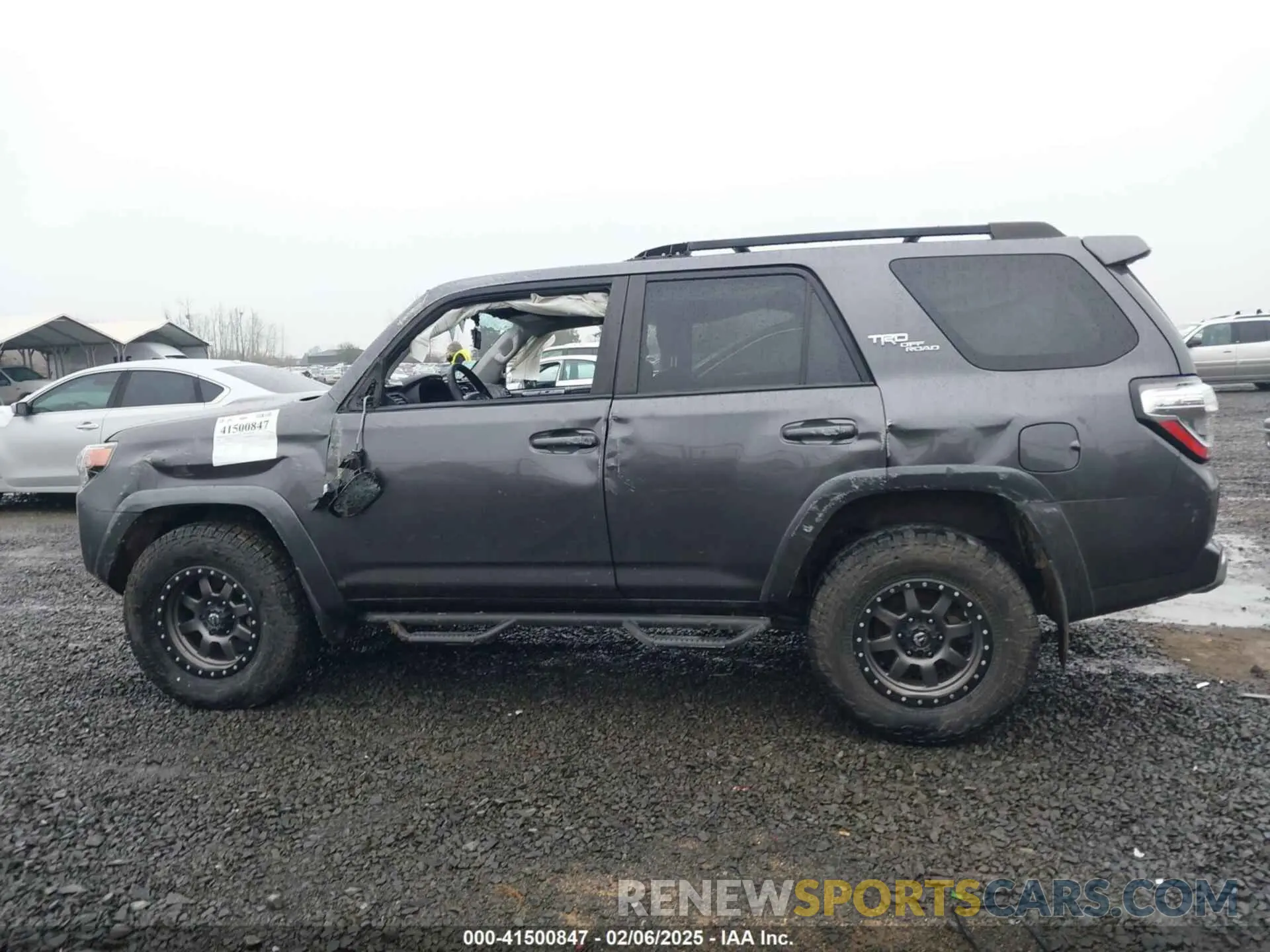 13 Photograph of a damaged car JTEBU5JR2L5738246 TOYOTA 4RUNNER 2020