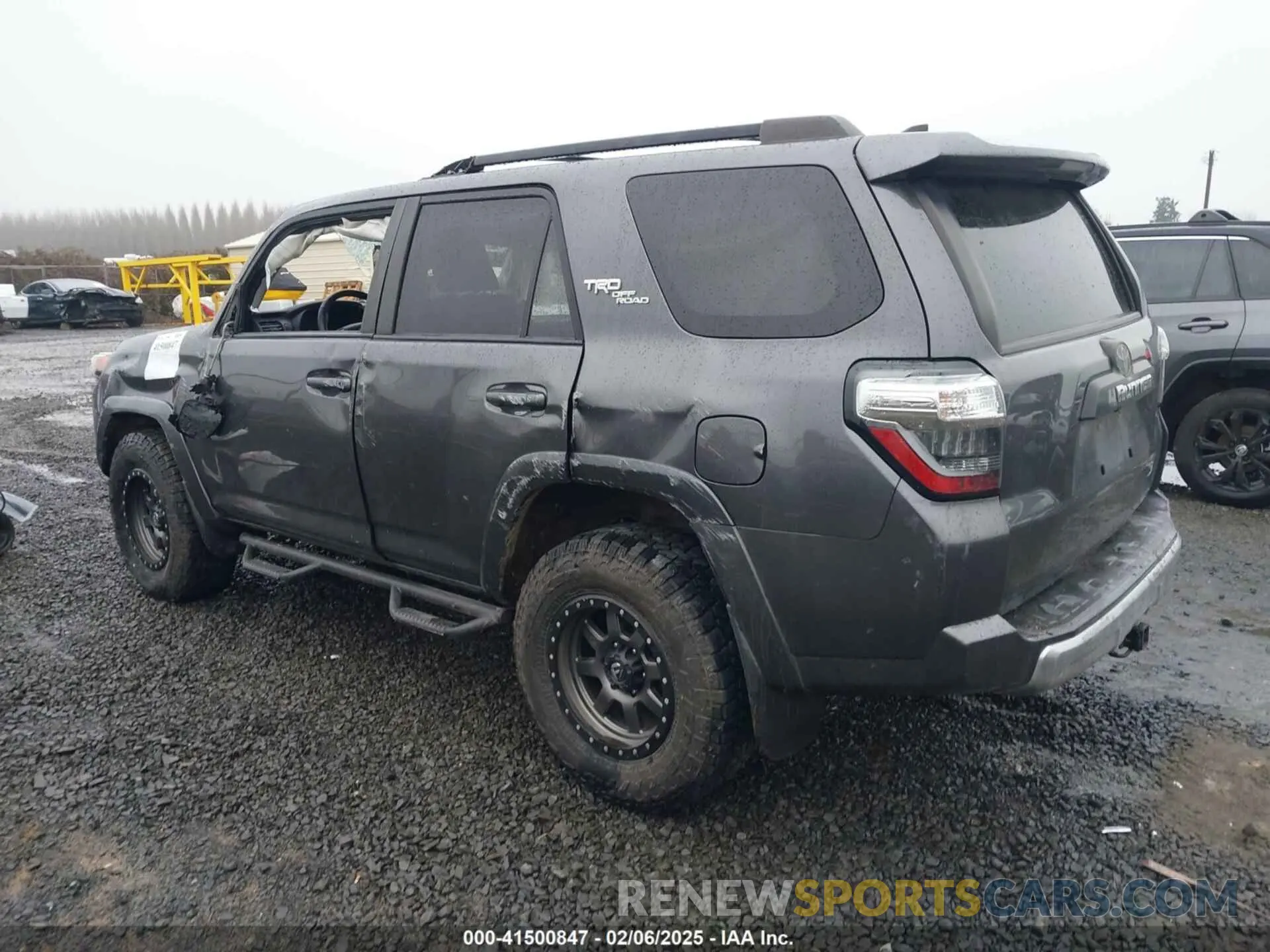 3 Photograph of a damaged car JTEBU5JR2L5738246 TOYOTA 4RUNNER 2020