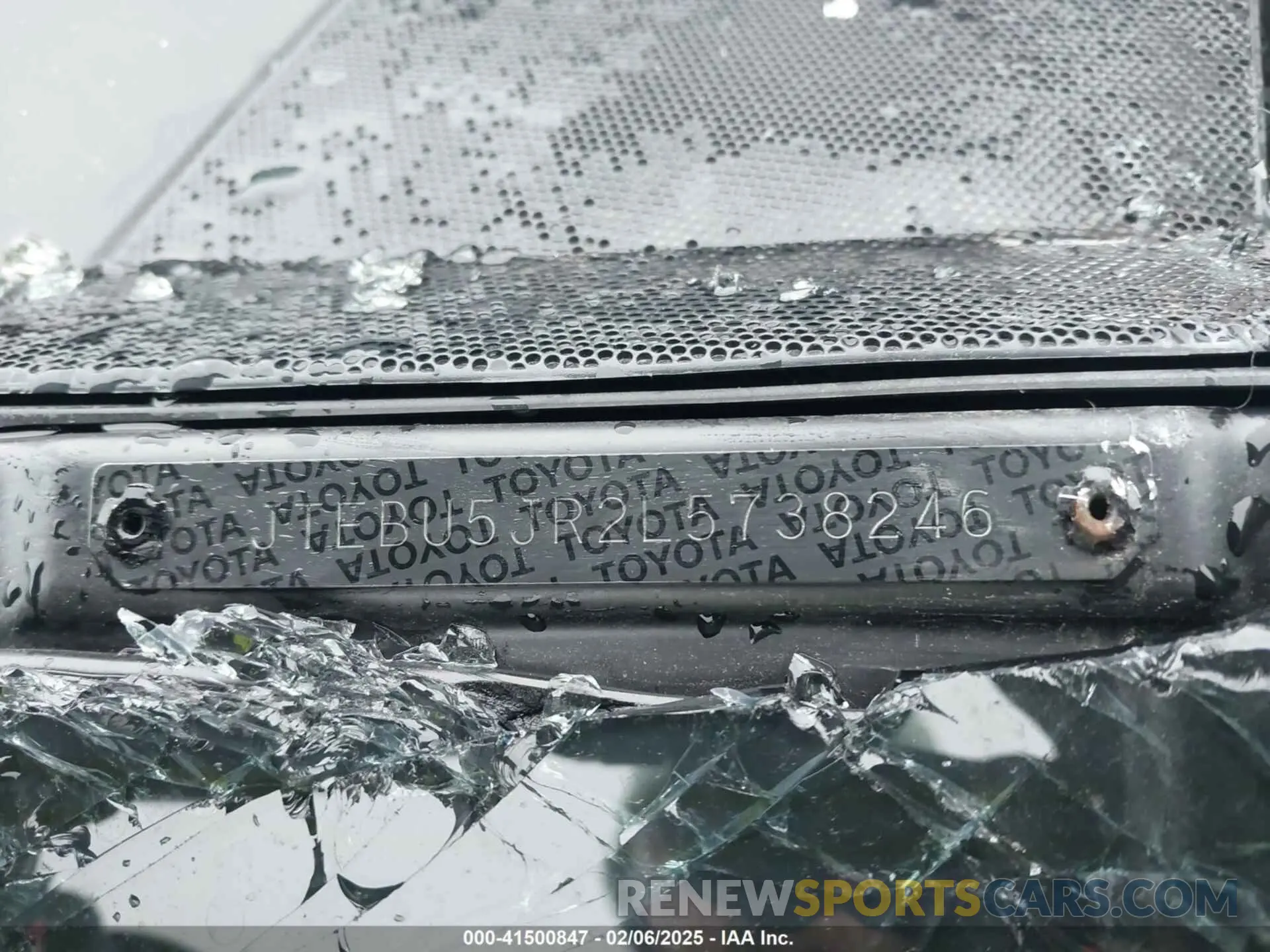 9 Photograph of a damaged car JTEBU5JR2L5738246 TOYOTA 4RUNNER 2020
