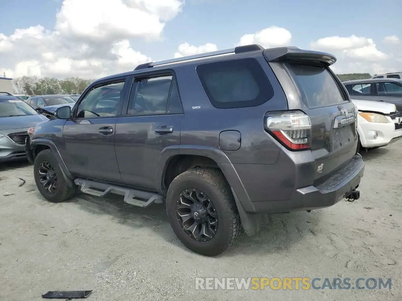 2 Photograph of a damaged car JTEBU5JR2L5754639 TOYOTA 4RUNNER 2020