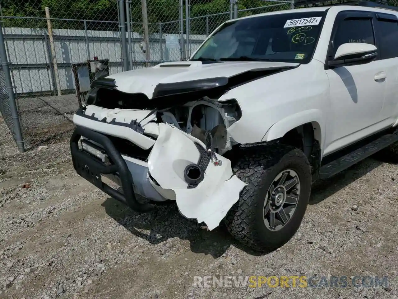 9 Photograph of a damaged car JTEBU5JR2L5768394 TOYOTA 4RUNNER 2020